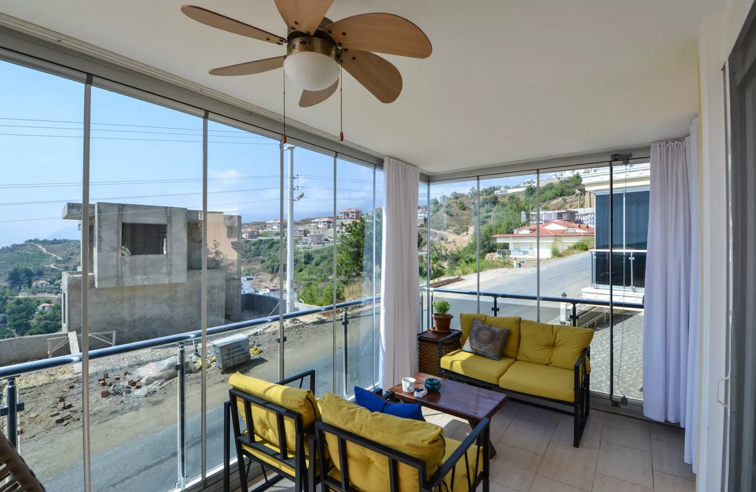 Furnished 2+1 apartment with sea view in Kargicak Alanya.