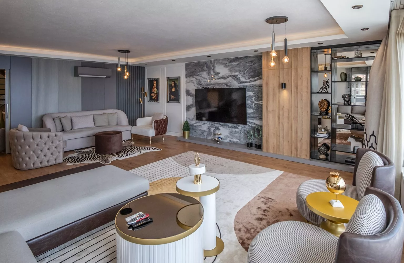 Antalya, Lara'da denize sıfır manzaralı 4+2 dubleks daire