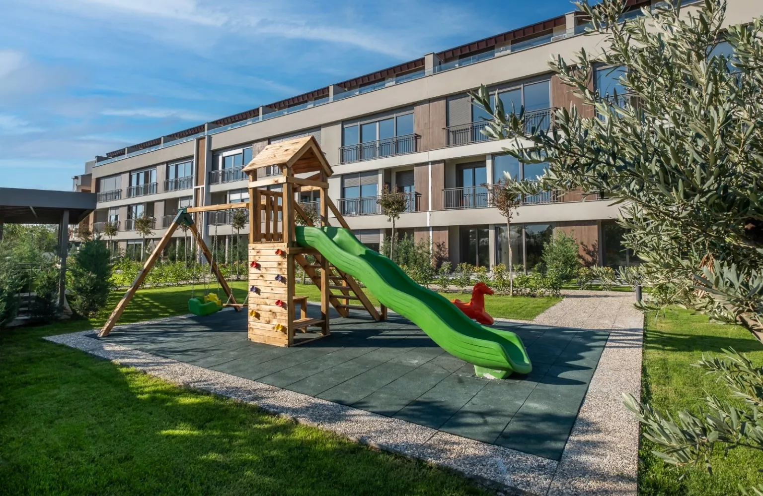 Antalya - Lara'da satılık 1+1 daireler .