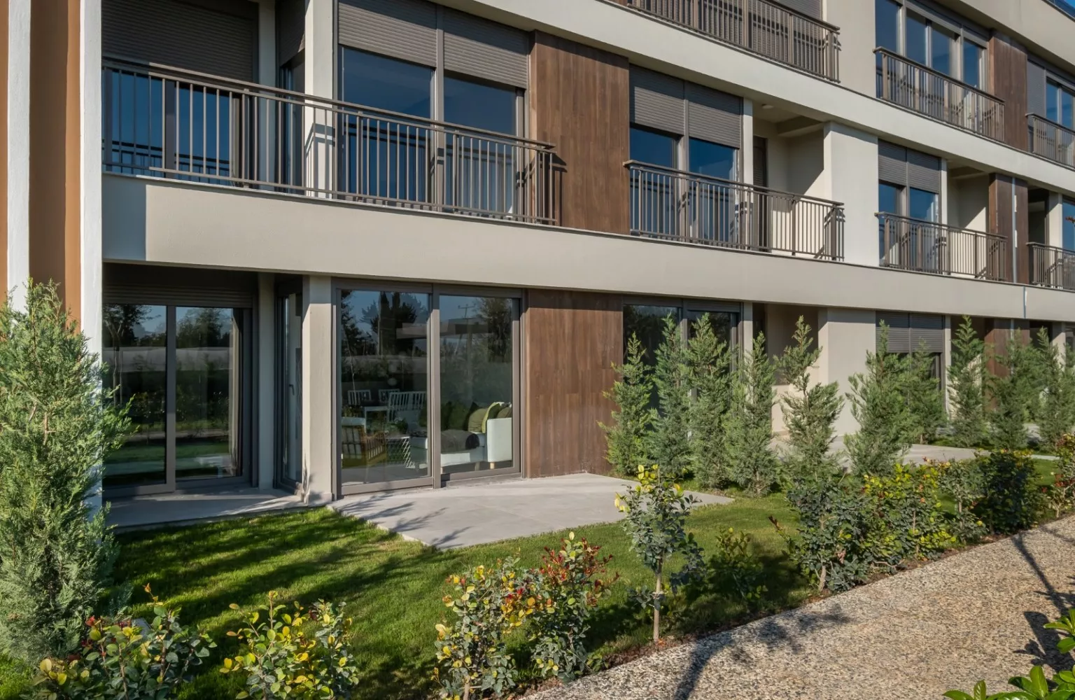 Antalya - Lara'da satılık 1+1 daireler .