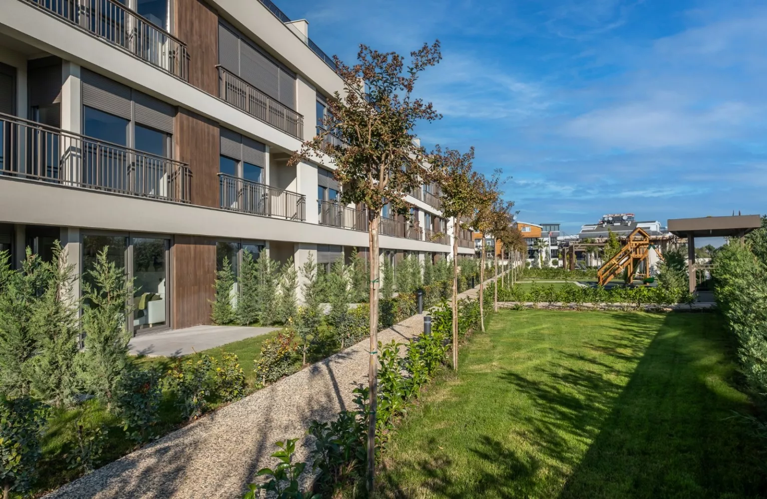 Antalya - Lara'da satılık 1+1 daireler .