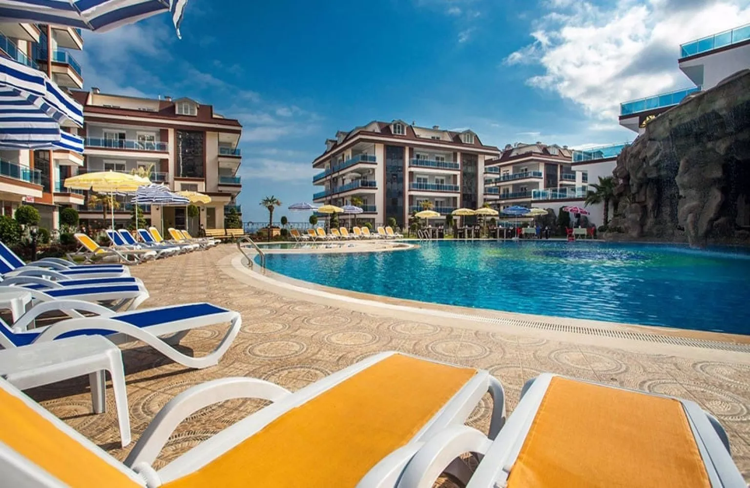 Alanya, Cikcilli lüks site içerisinde satılık 1+1 daire.