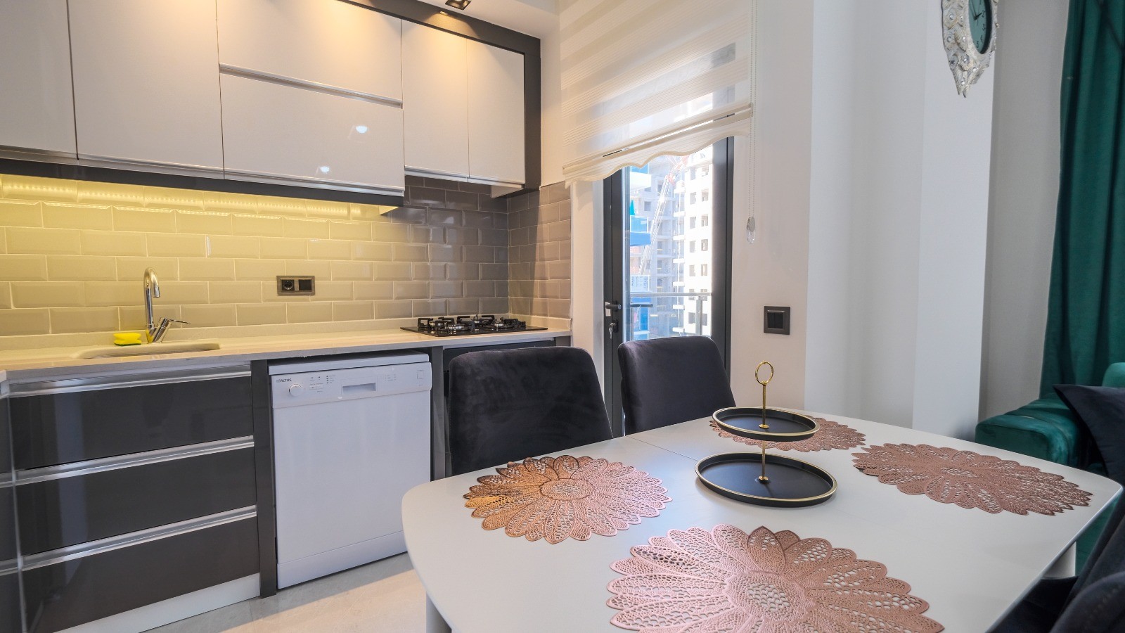 Mahmutlar'da Satılık Eşyalı ve Taşınmaya Hazır 1+1 Daire