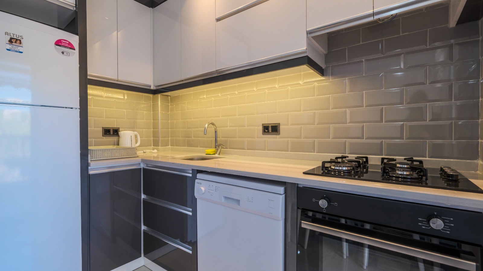 Mahmutlar'da Satılık Eşyalı ve Taşınmaya Hazır 1+1 Daire