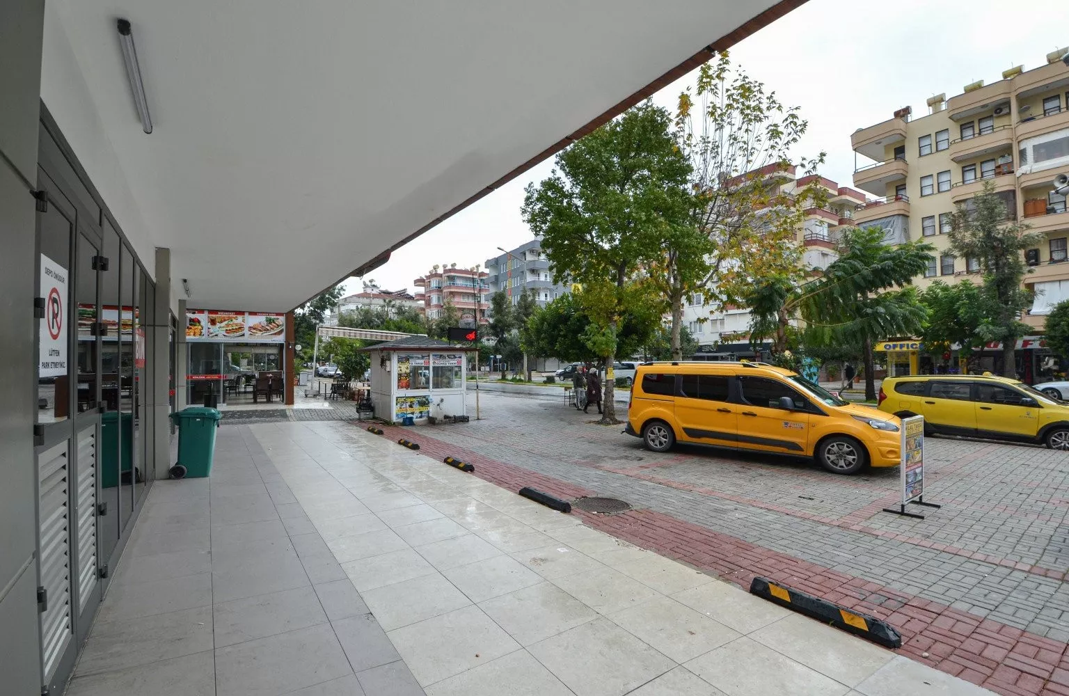 Bim Markete Kiralanmış Cleopatra Alanya'da Satılık Dükkan