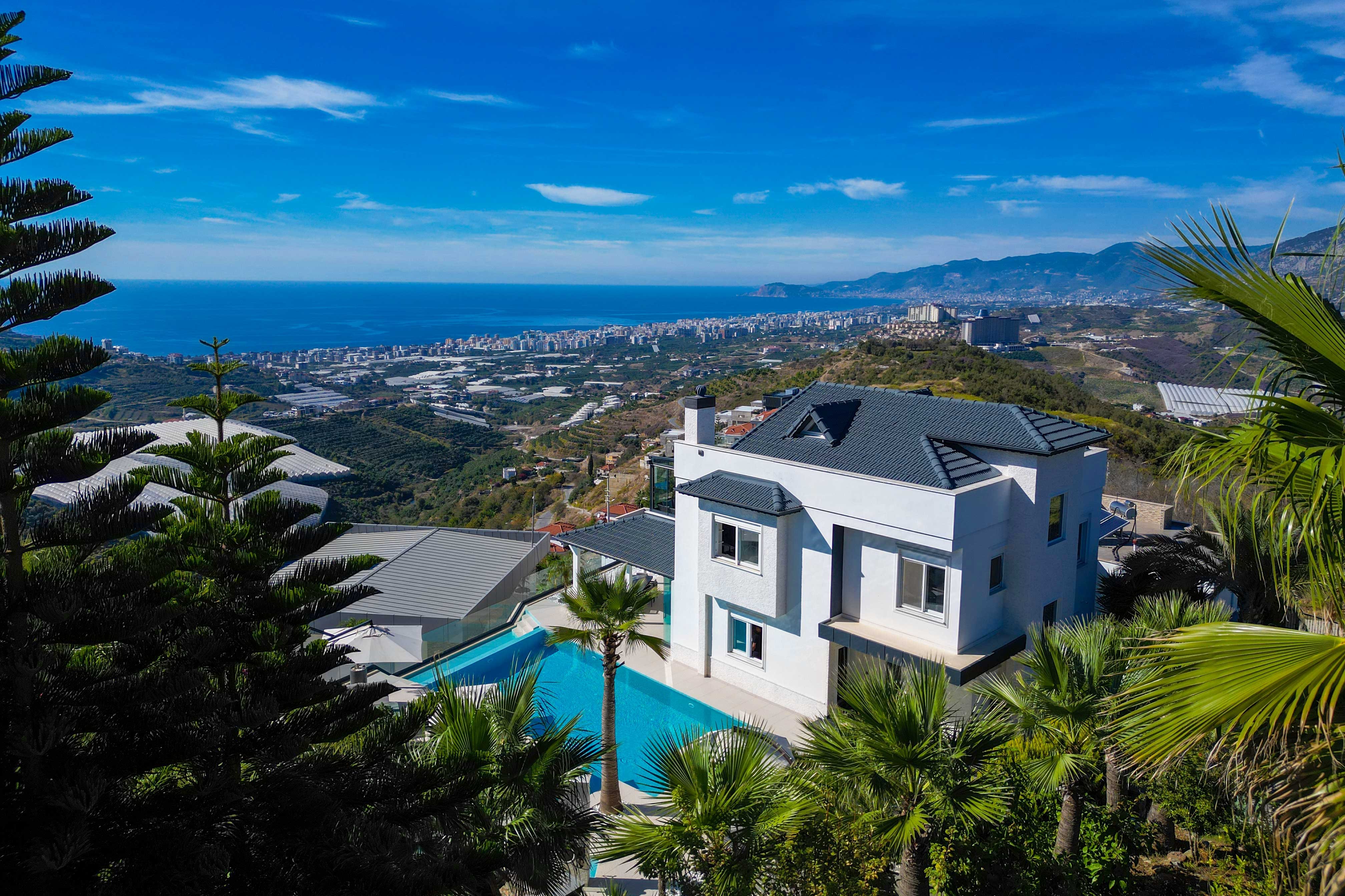 Kargıcak'ta Satılık Lüks 3+1 Deniz Manzaralı Villa