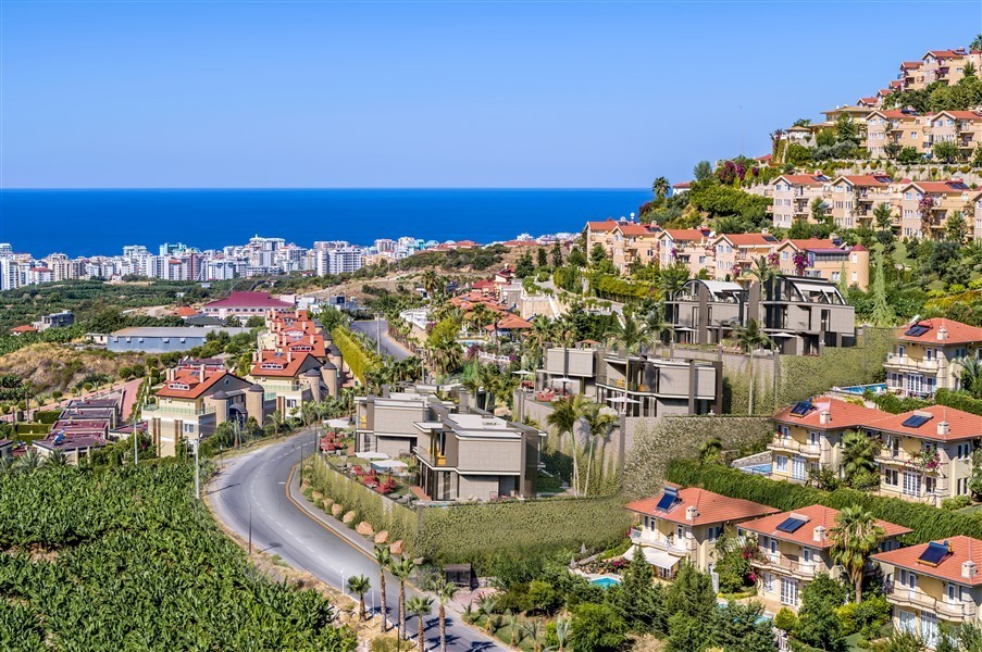 Продаётся вилла 3+1 с частным бассейном в Каргыджаке