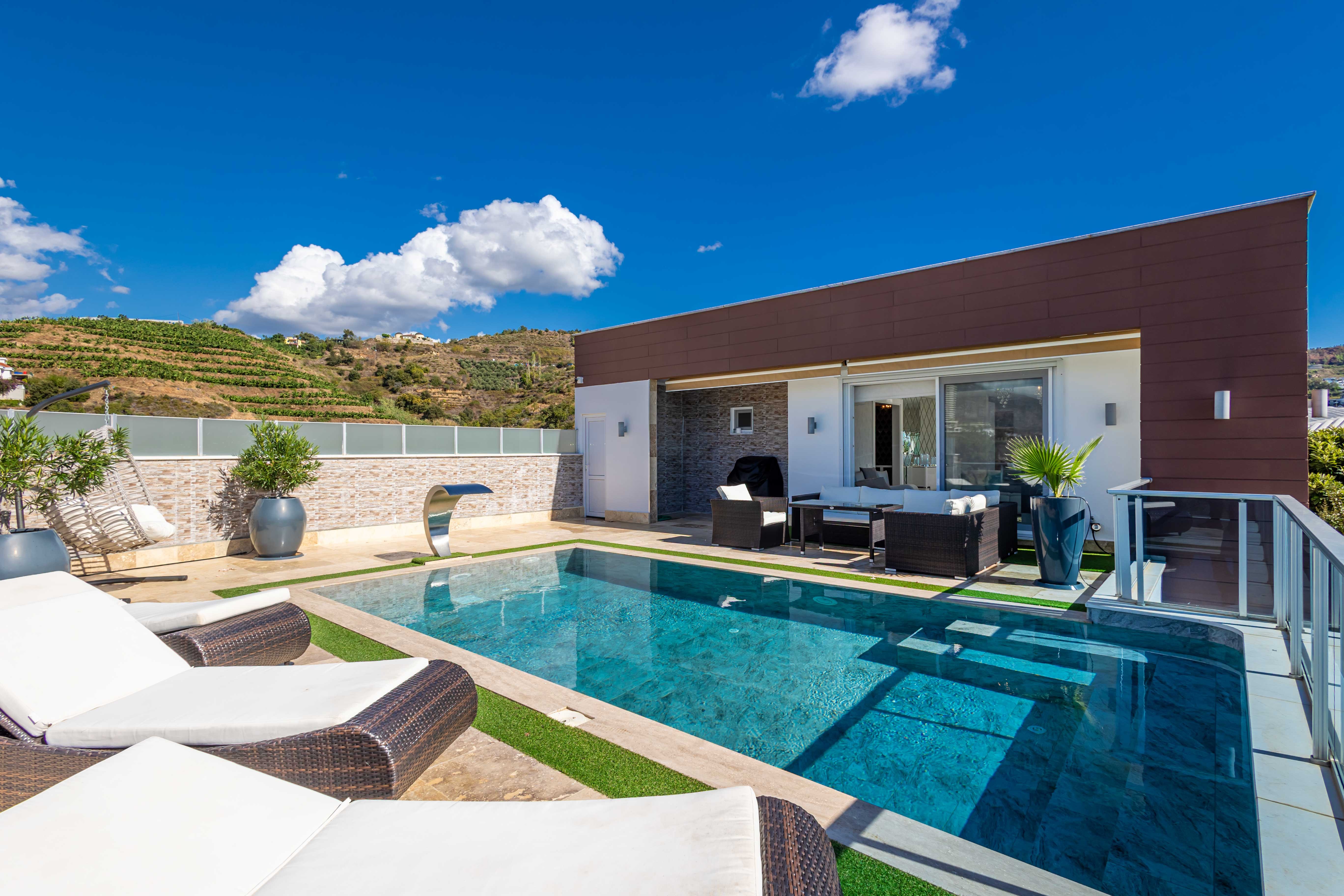 Роскошная вилла с видом на море в Каргыджаке, Алания