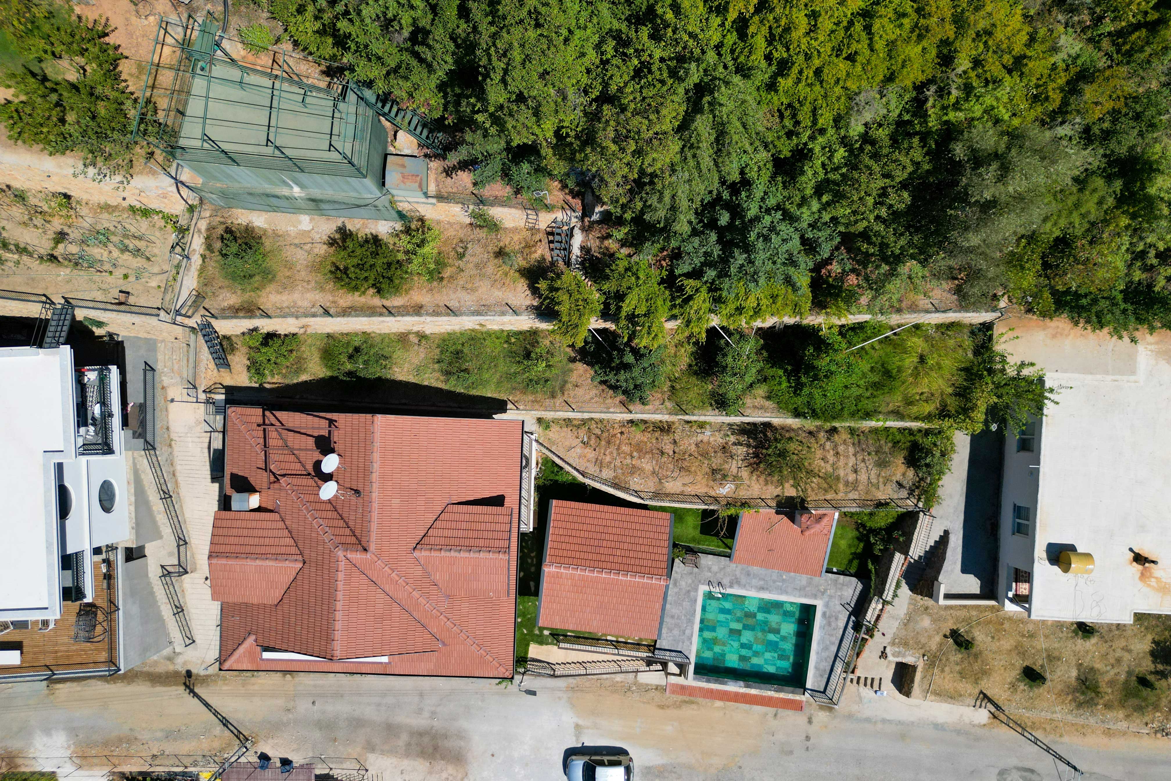 فيلا معروضة للبيع 3+1 مع مسبح إنفينيتي وحديقة في ألانيا