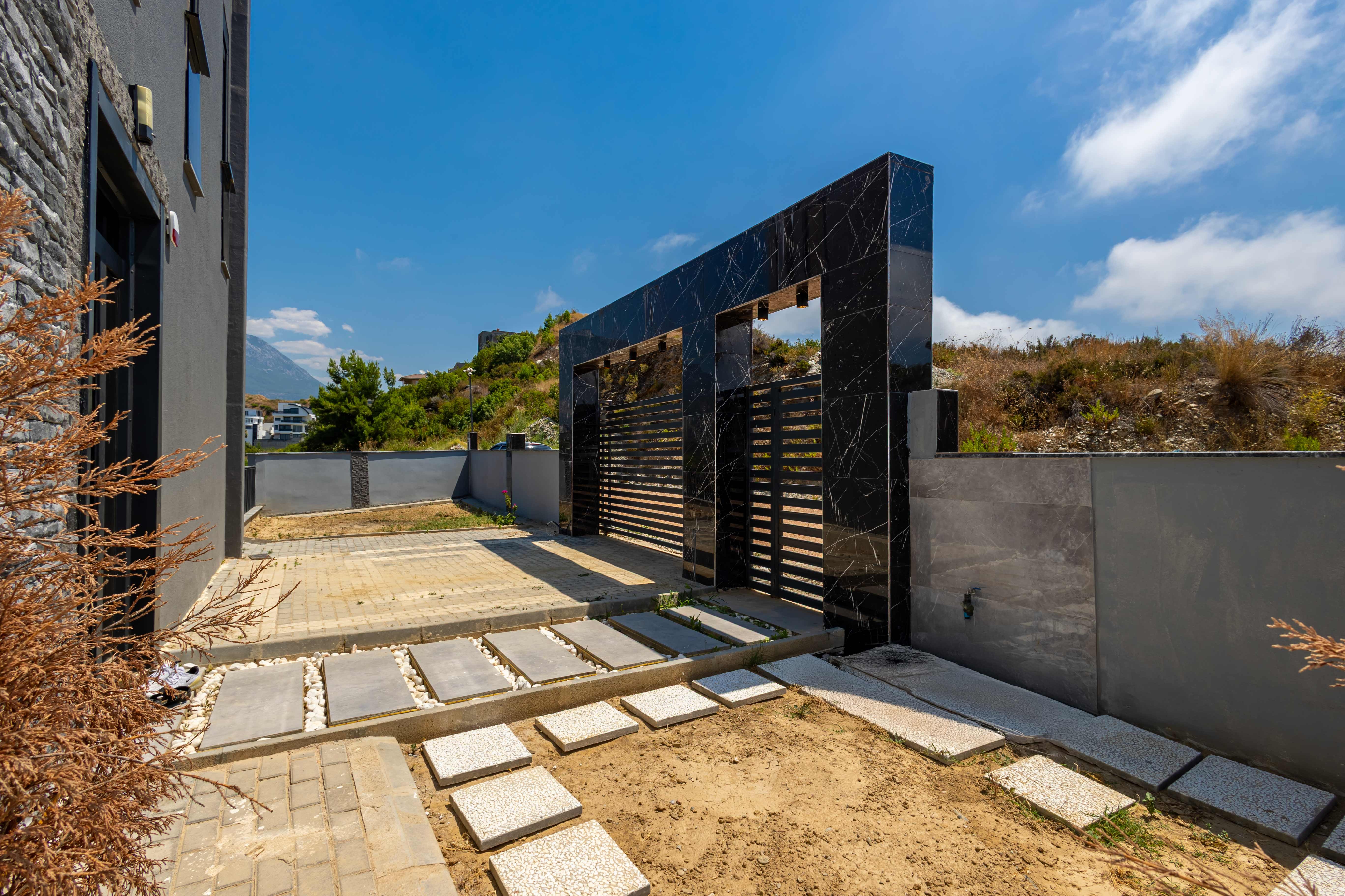 Kargıcak’ta Deniz Manzaralı Satılık Lüks 3+2 Villa