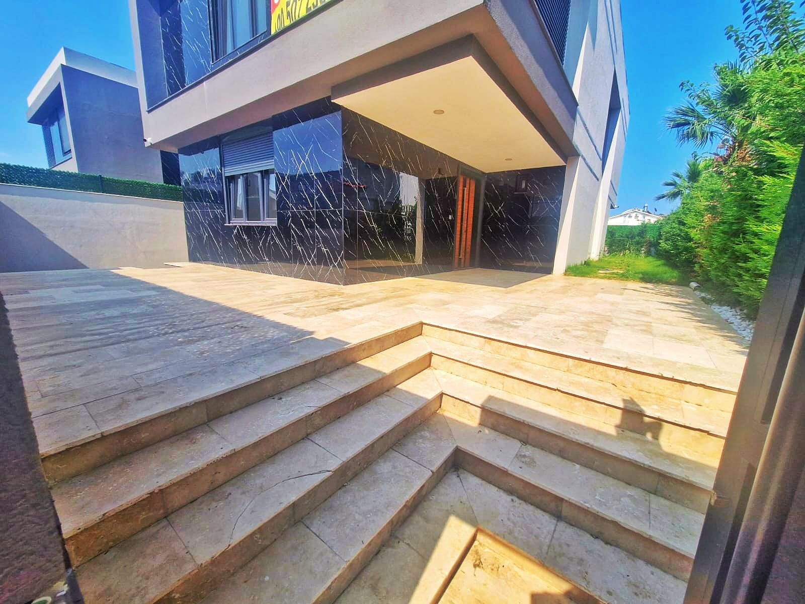 Belek Bölgesinde Satılık 4+1 Müstakil Havuzlu Villa