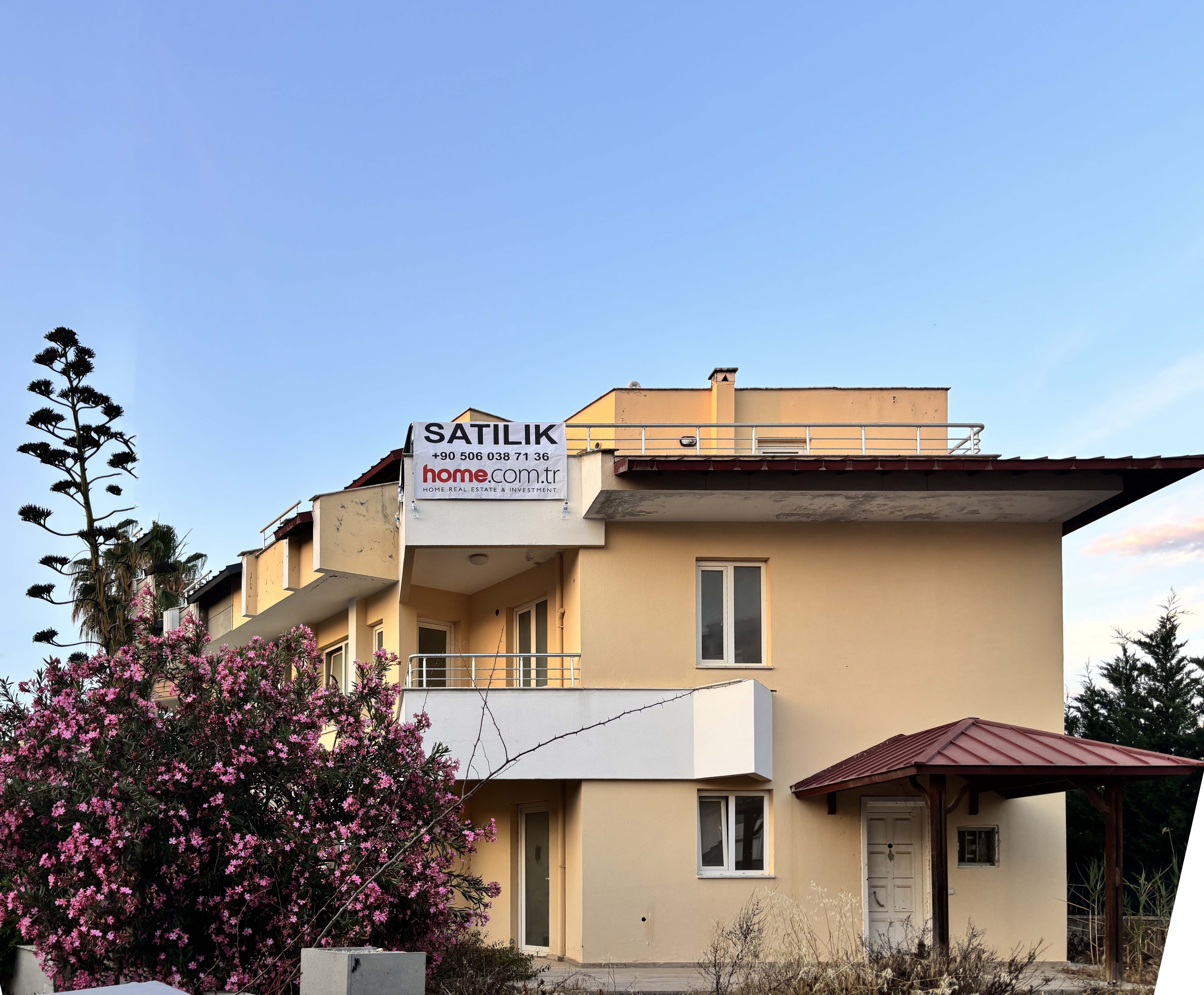 فيلا ٣+١ للبيع في بيليك مع مسبح خاص وقرب البحر