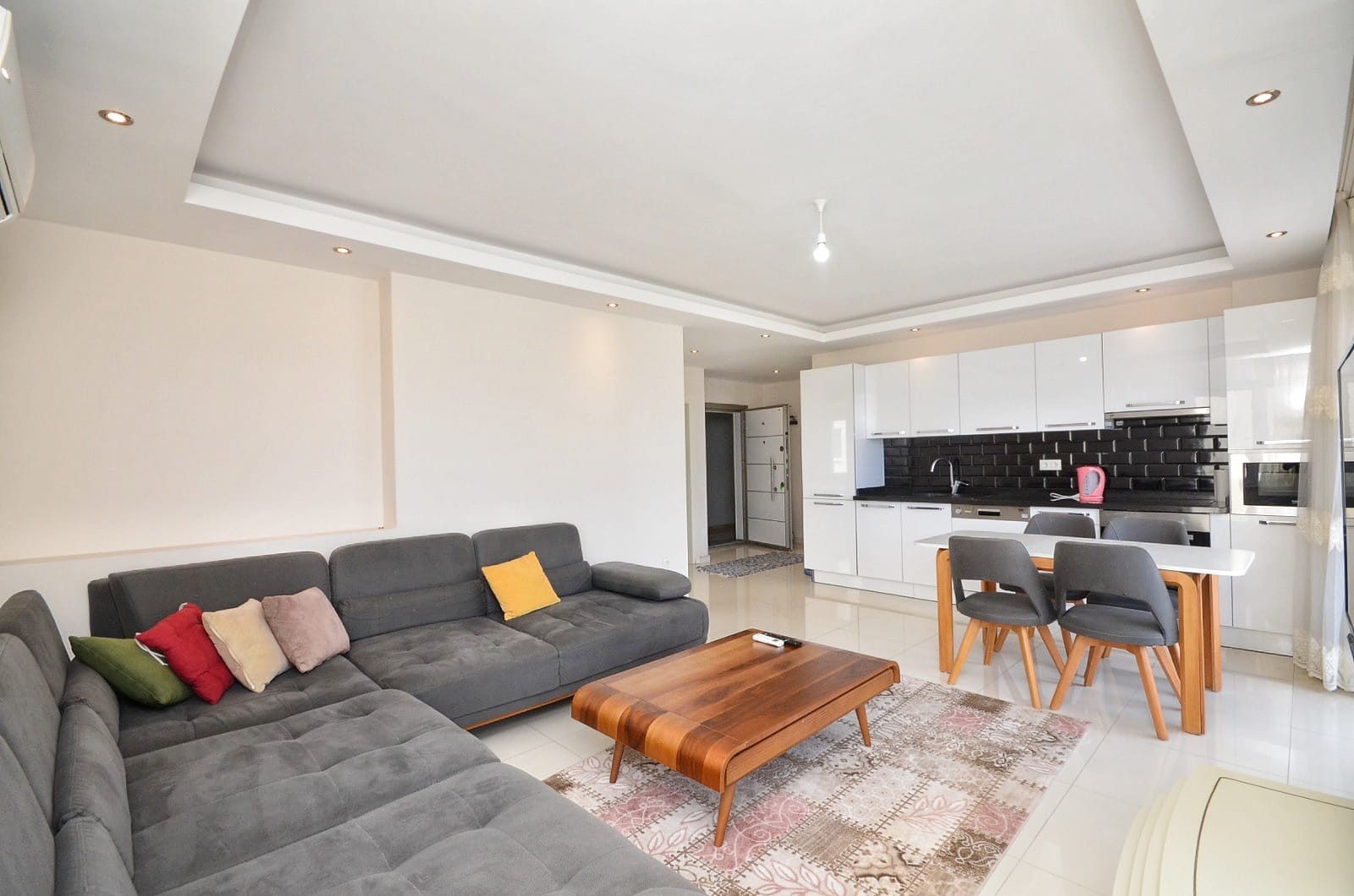 شقة مفروشة 2+1 مع مسبح في كستل، ألانيا