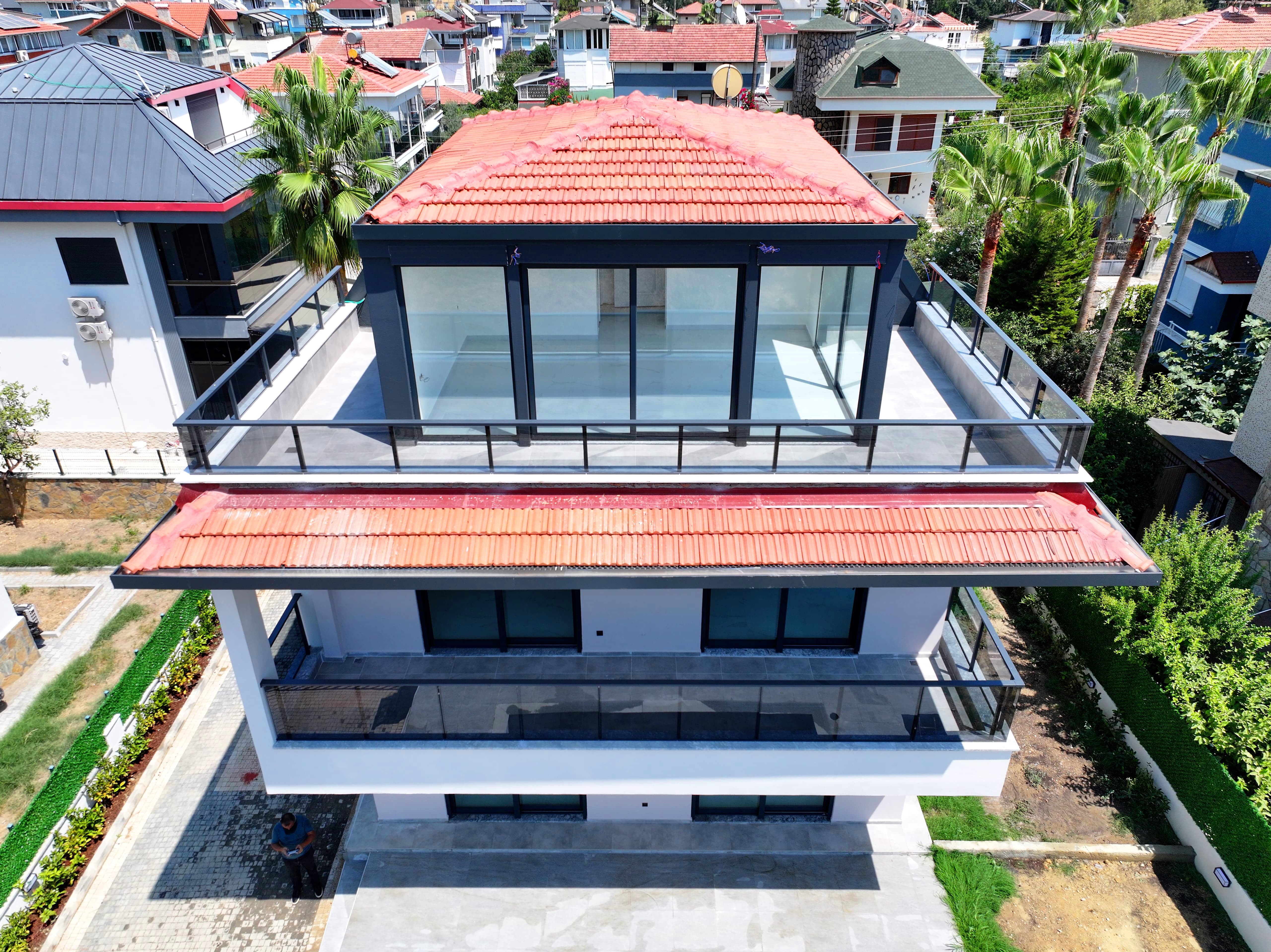 Alanya Konaklı'da Satılık 3+1 Müstakil Triplex Villa