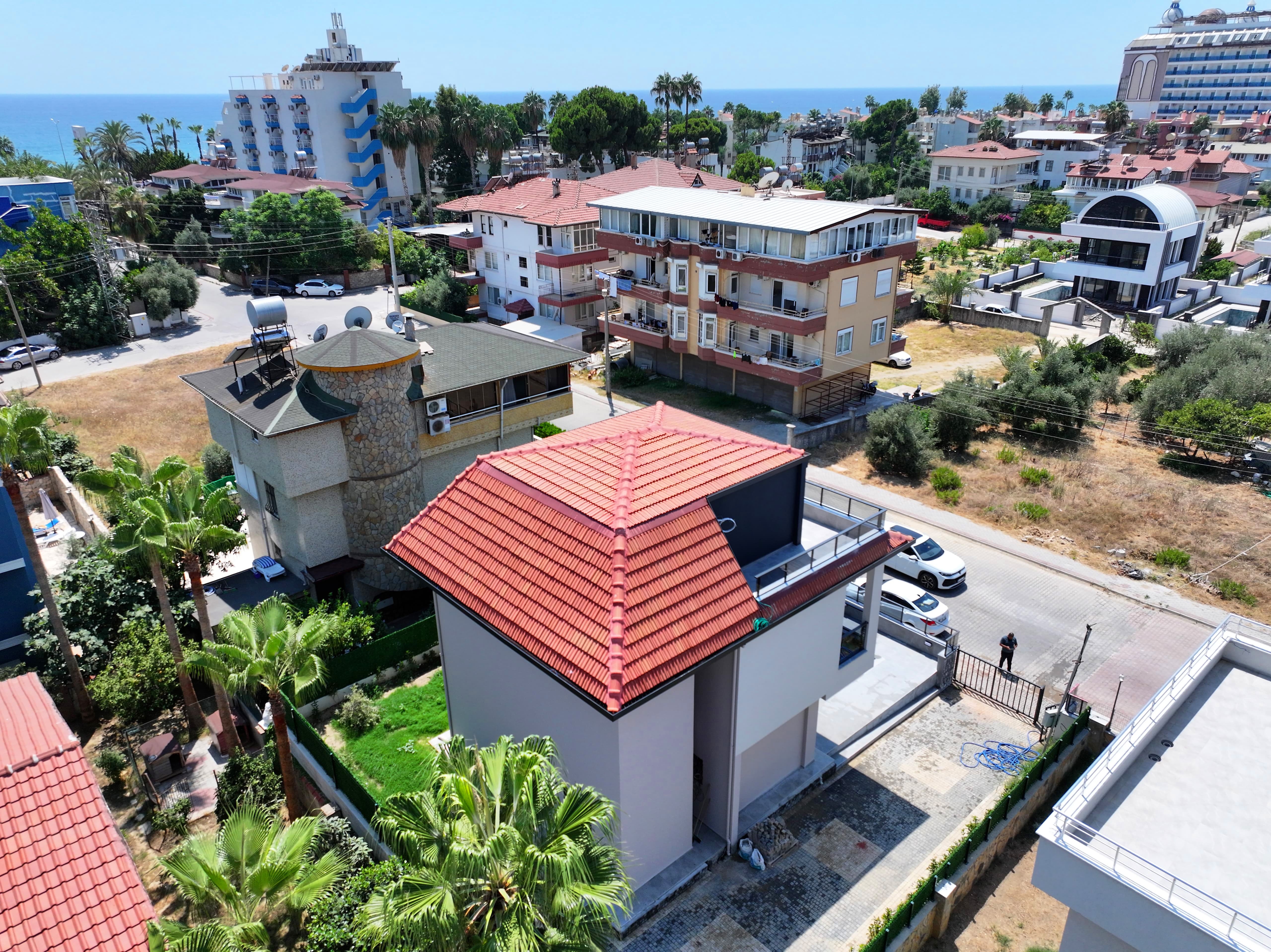 Alanya Konaklı'da Satılık 3+1 Müstakil Triplex Villa