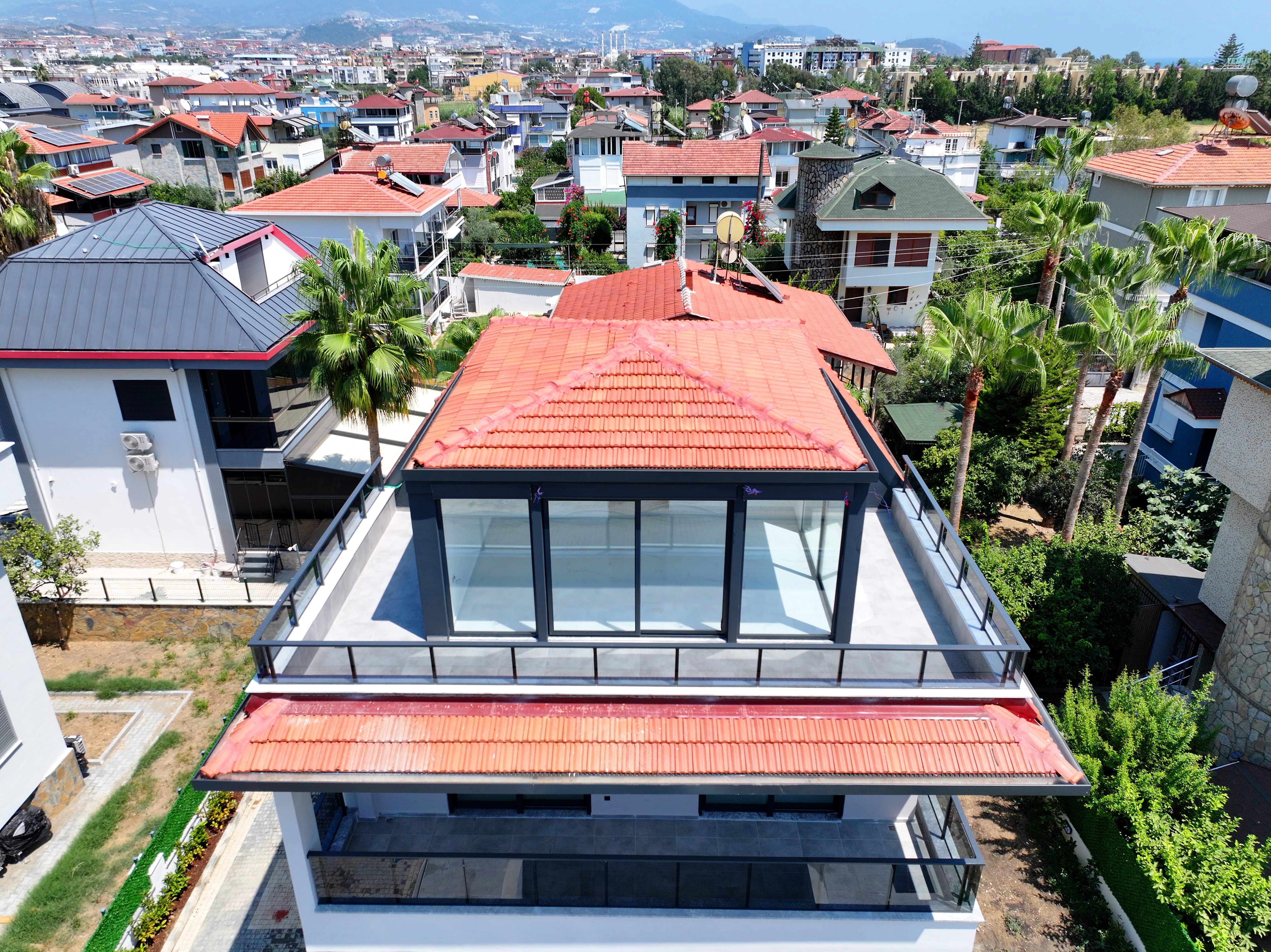 Alanya Konaklı'da Satılık 3+1 Müstakil Triplex Villa
