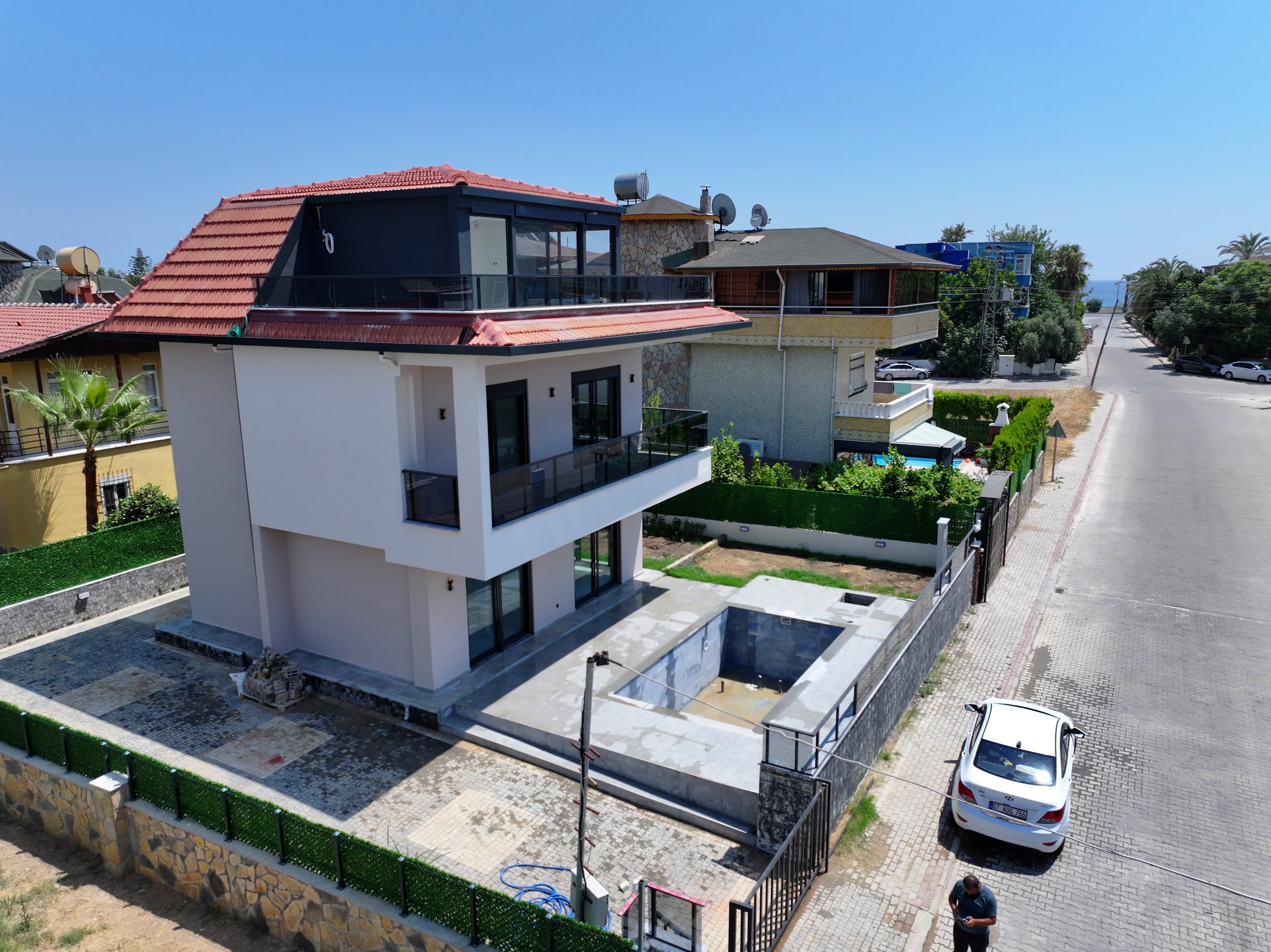 Alanya Konaklı'da Satılık 3+1 Müstakil Triplex Villa