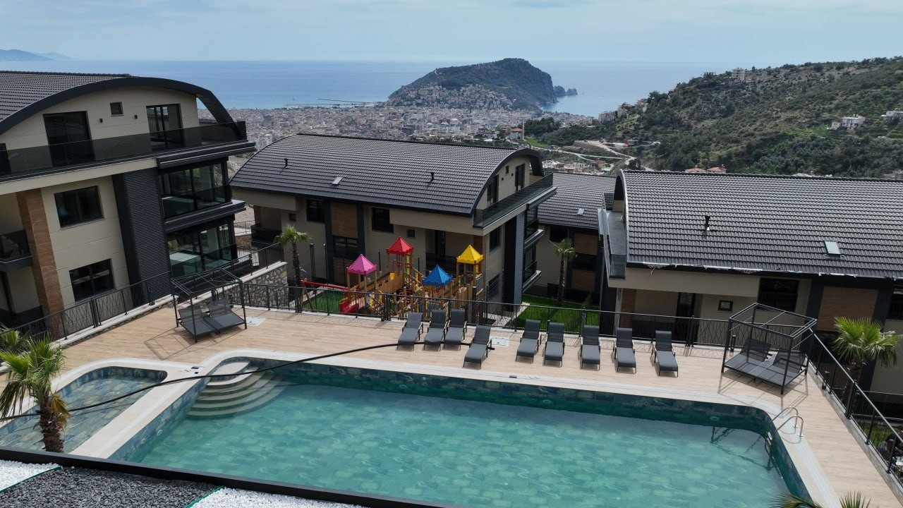 Alanya Tepe Garden Duplex Apartment for Sale - 4+1 Luxury
