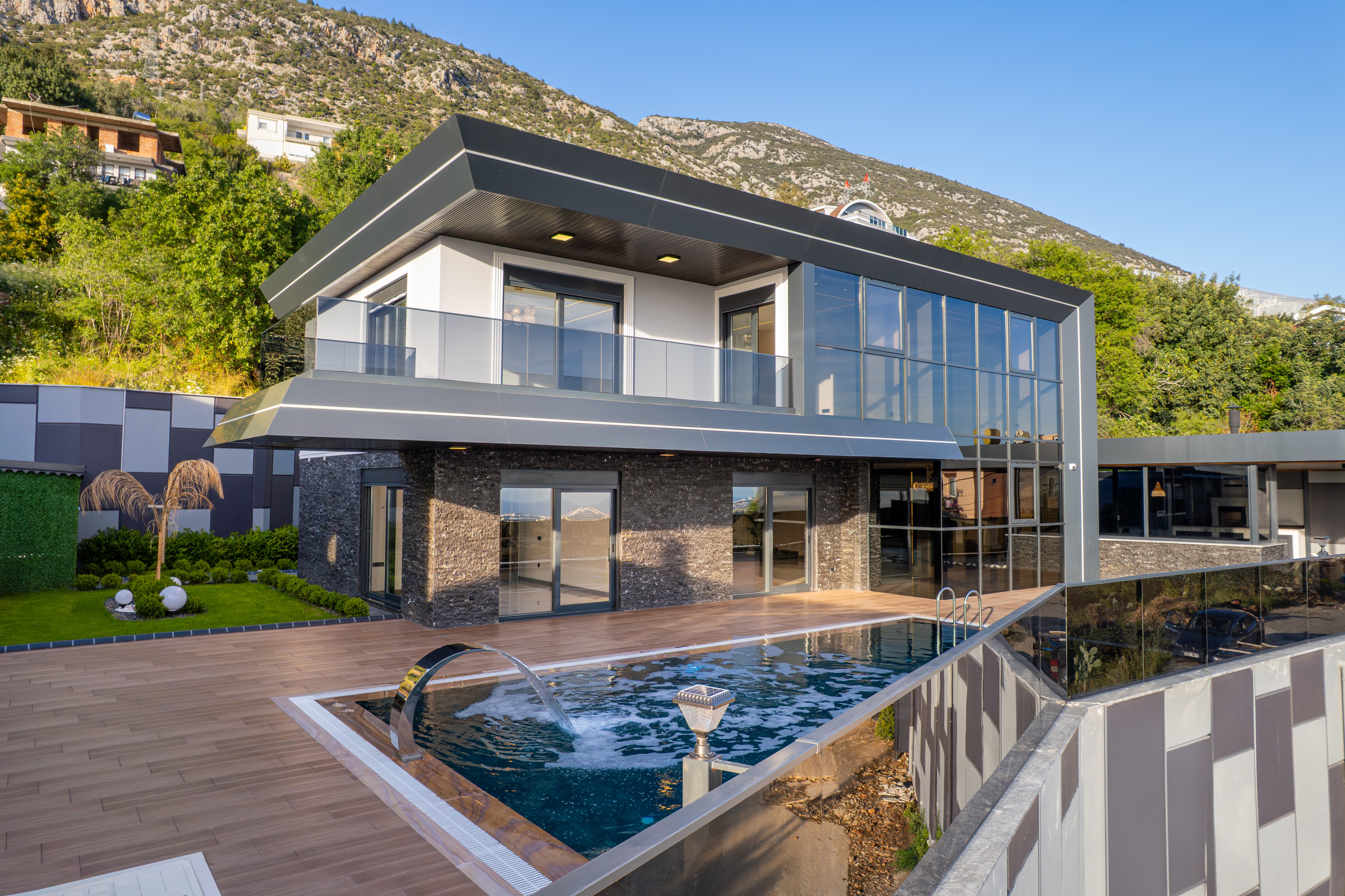 Alanya Kestel’de Satılık 4+1 Müstakil Lüks Villa