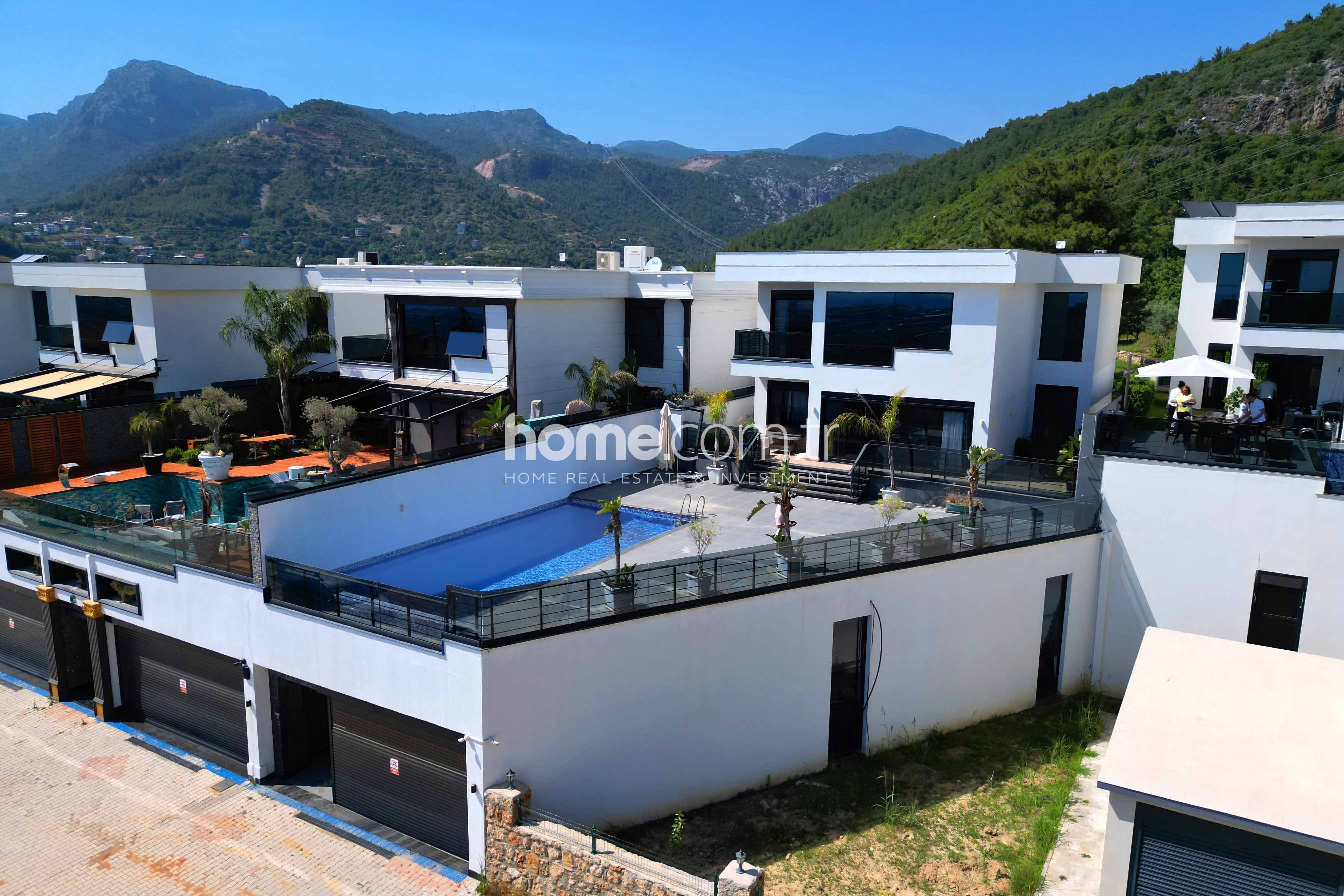 Alanya Kızılcaşehir'de Satılık Müstakil Villa 5+1, Havuzlu