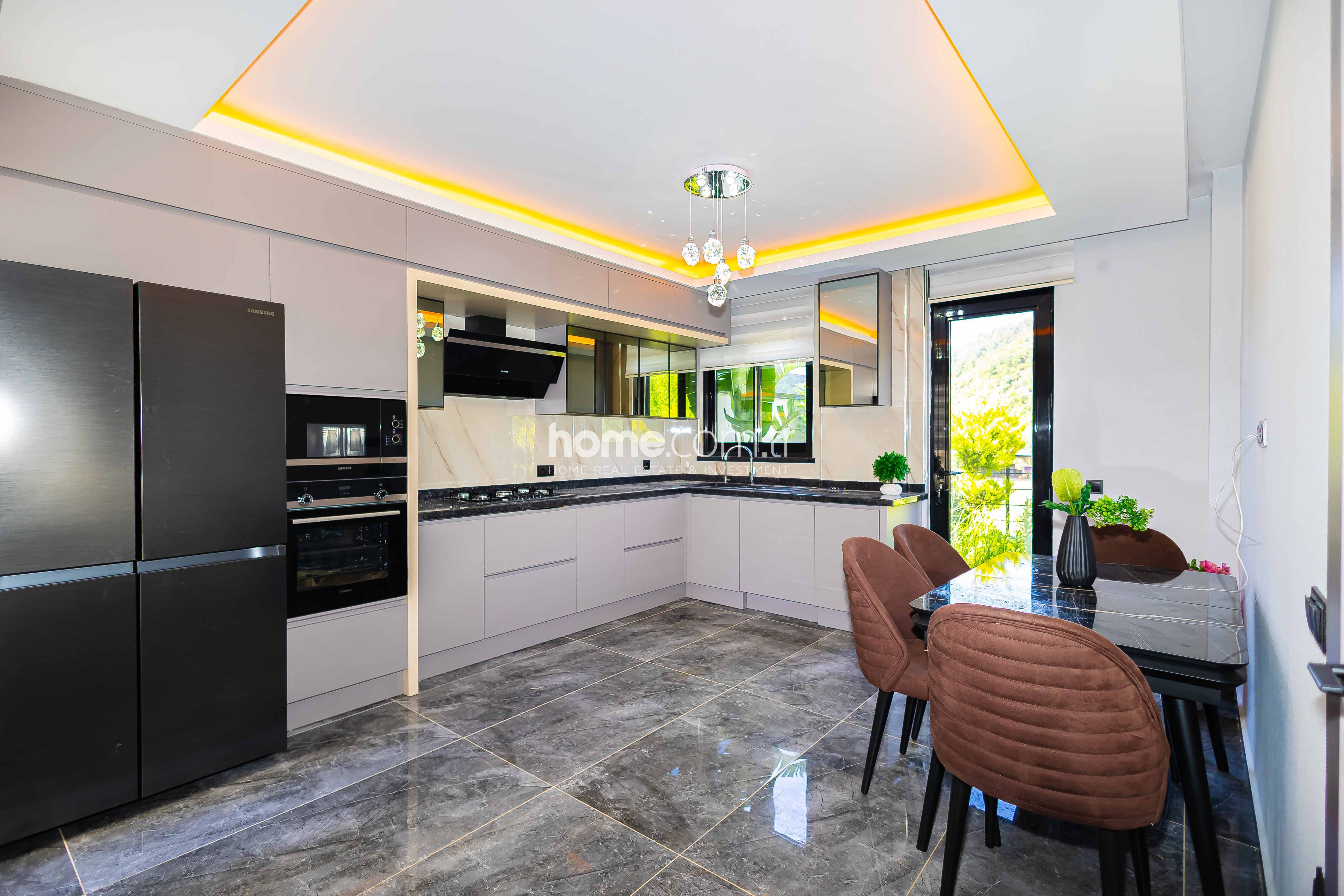 Alanya Kızılcaşehir'de Satılık Müstakil Villa 5+1, Havuzlu