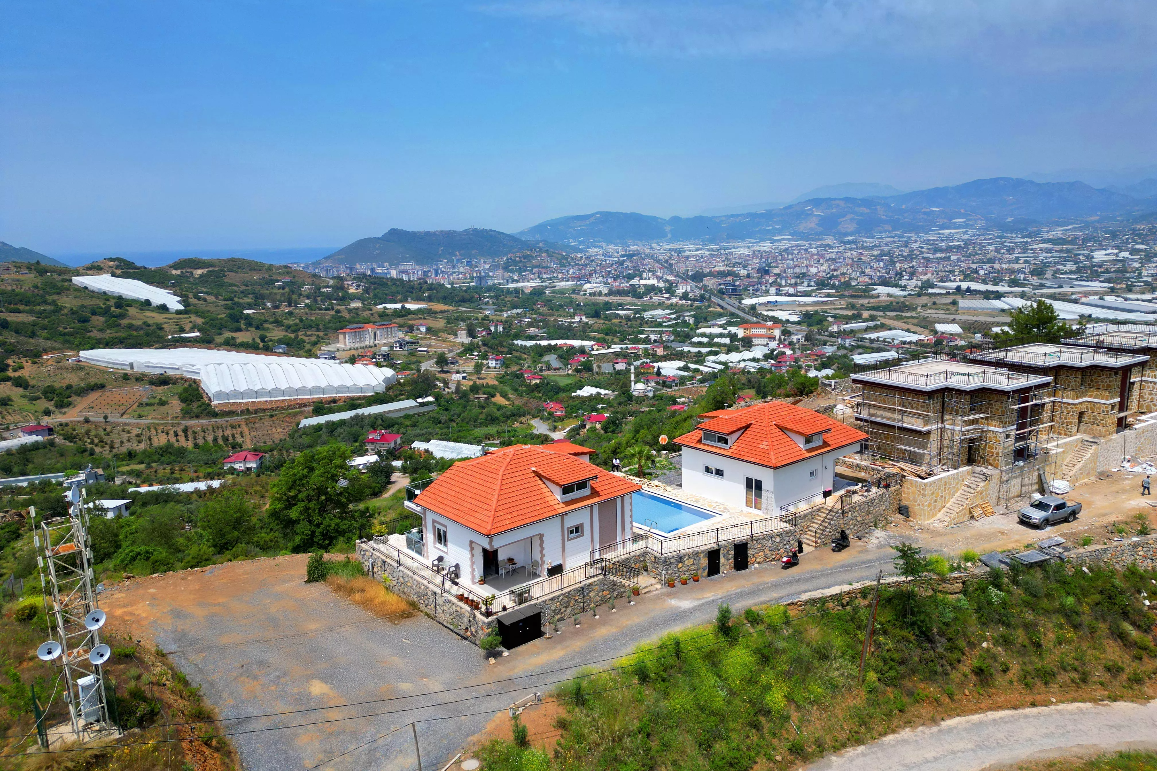 Gazipaşa Ekmel'de Satılık 2 Adet Eşyalı 2+1 Havuzlu Villa