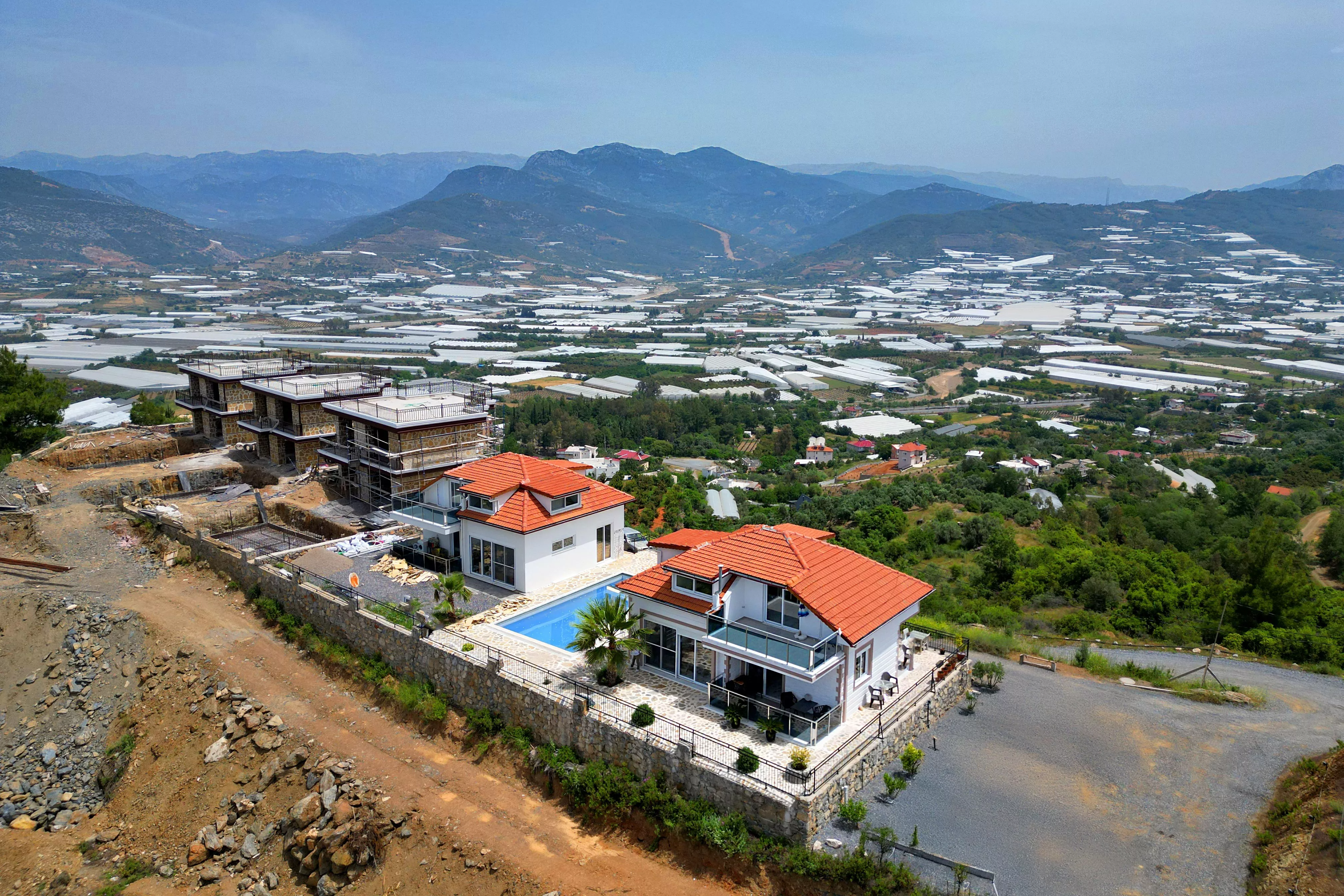 Gazipaşa Ekmel'de Satılık 2 Adet Eşyalı 2+1 Havuzlu Villa