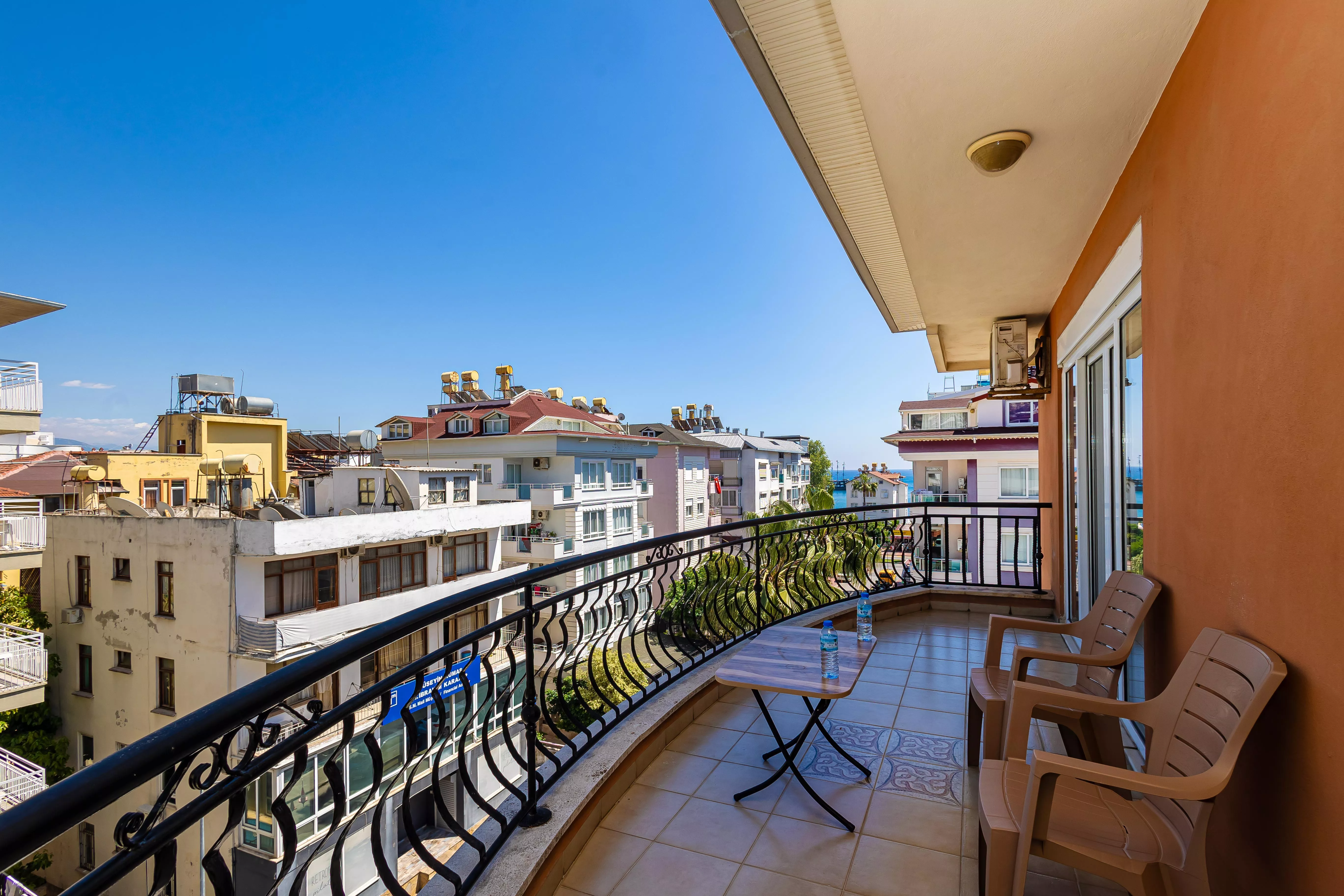 شقة 3+1 دوبلكس للبيع بإطلالة بحرية في مركز مدينة ألانيا