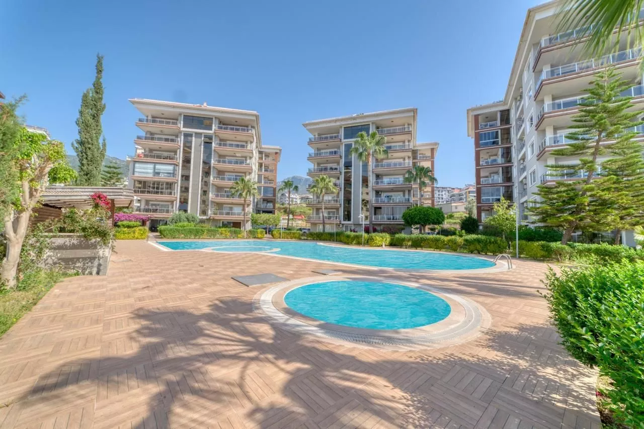 Alanya Oba'da Satılık 3+1 Daire | Havuzlu Site İçi 165 m²