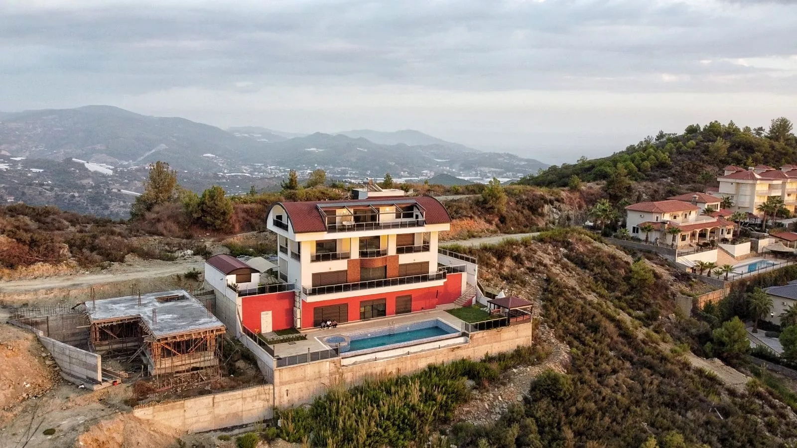 Alanya Kargıcak'ta Deniz Manzaralı Lüks Satılık Villa 6+1