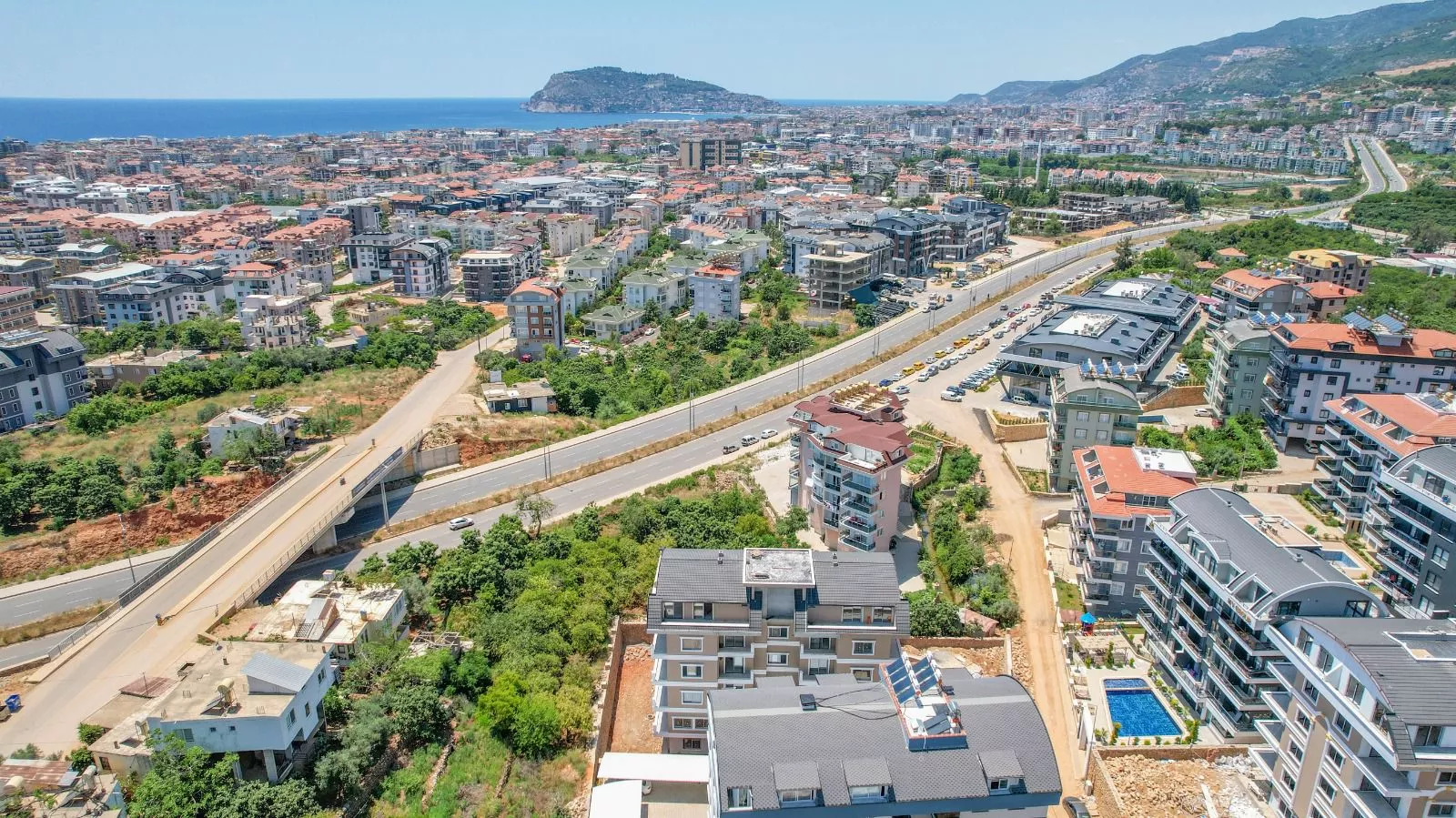 للبيع شقة دوبلكس مفروش بإطلالة بحرية في أوبا