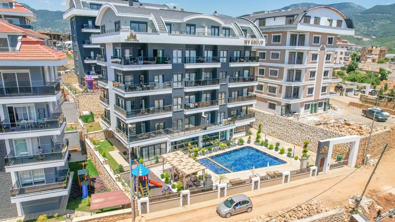 للبيع شقة دوبلكس مفروش بإطلالة بحرية في أوبا