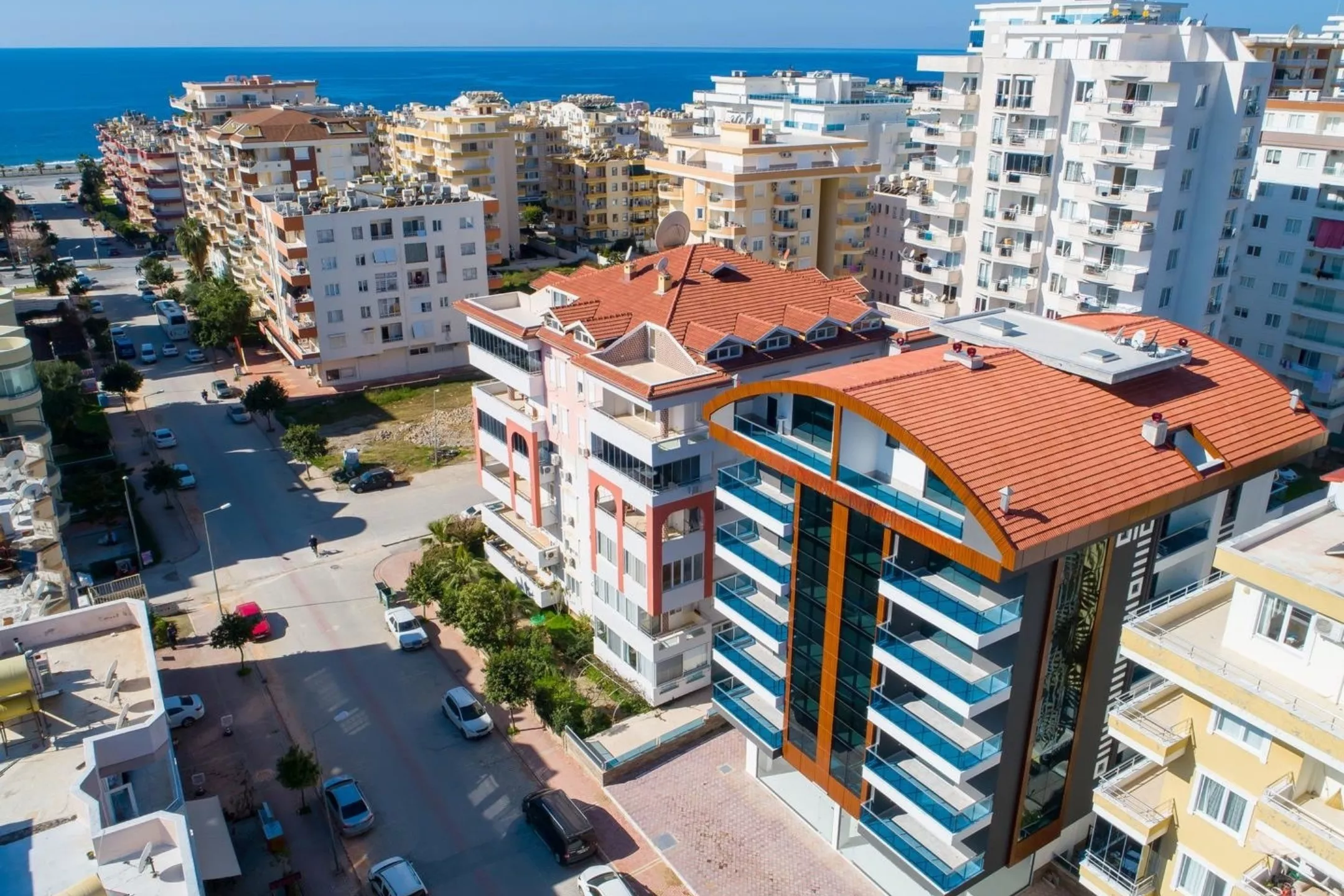 Alanya Mahmutlar'da Denize Yakın 2+1 Eşyalı Satılık Daire