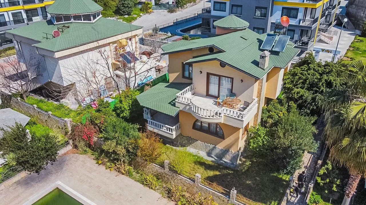 Alanya Kestel’de Satılık 3+1 Tripleks Villa