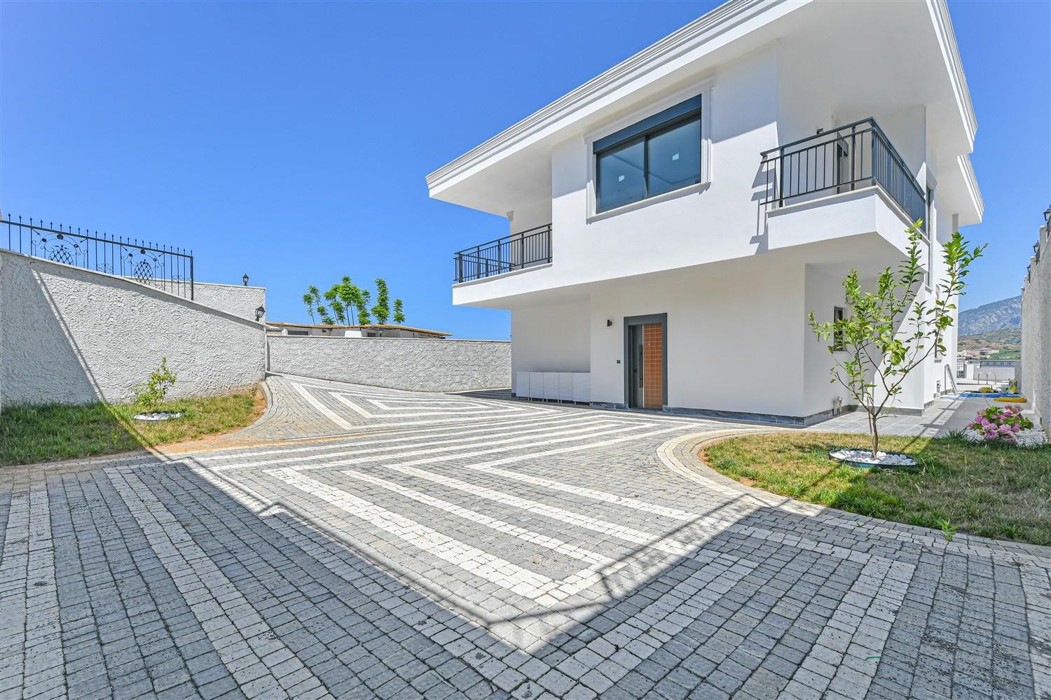 فيلا فاخرة 4+1 للبيع في ألانيا كارجيجاك بمساحة 300م²