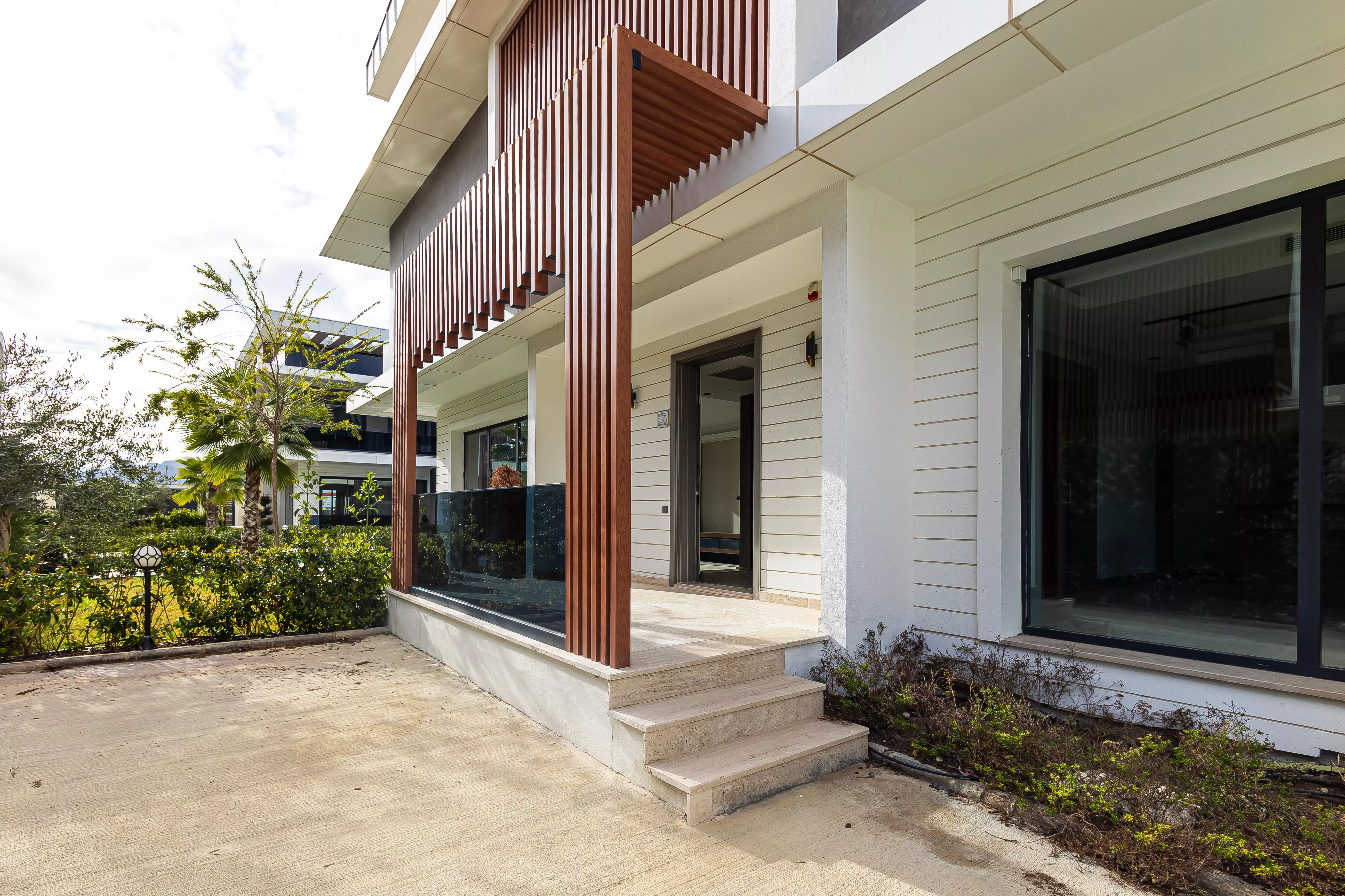 فيلا 3+2 للبيع في أنطاليا مع مسبح ونظام المنزل الذكي