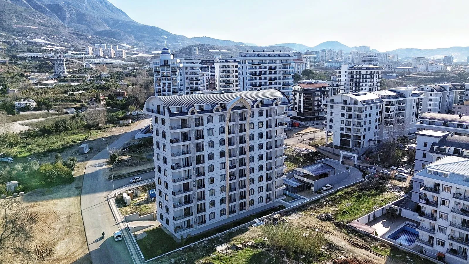 Alanya Mahmutlar'da Havuzlu Yeni Binada Satılık 1+1 Daire