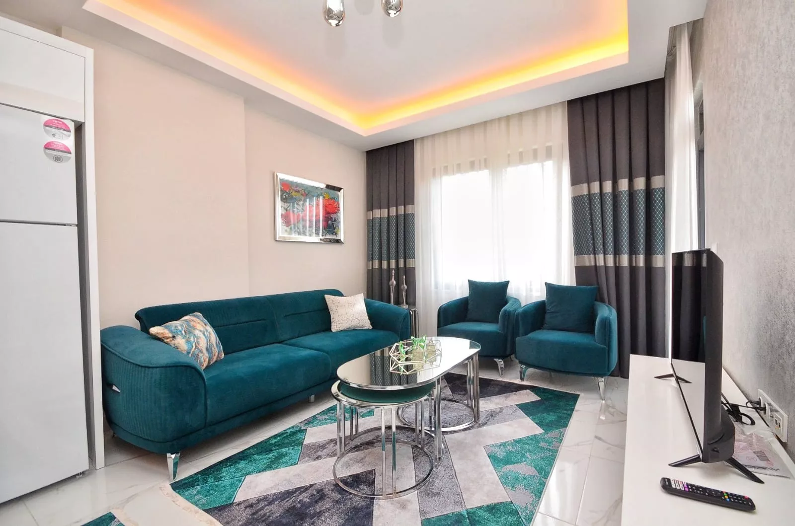 Alanya Mahmutlar'da Havuzlu Yeni Binada Satılık 1+1 Daire