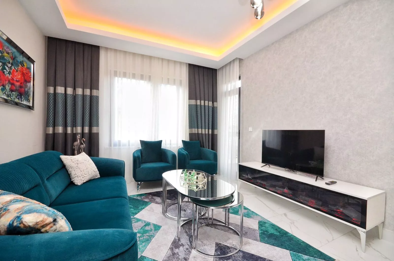 Alanya Mahmutlar'da Havuzlu Yeni Binada Satılık 1+1 Daire