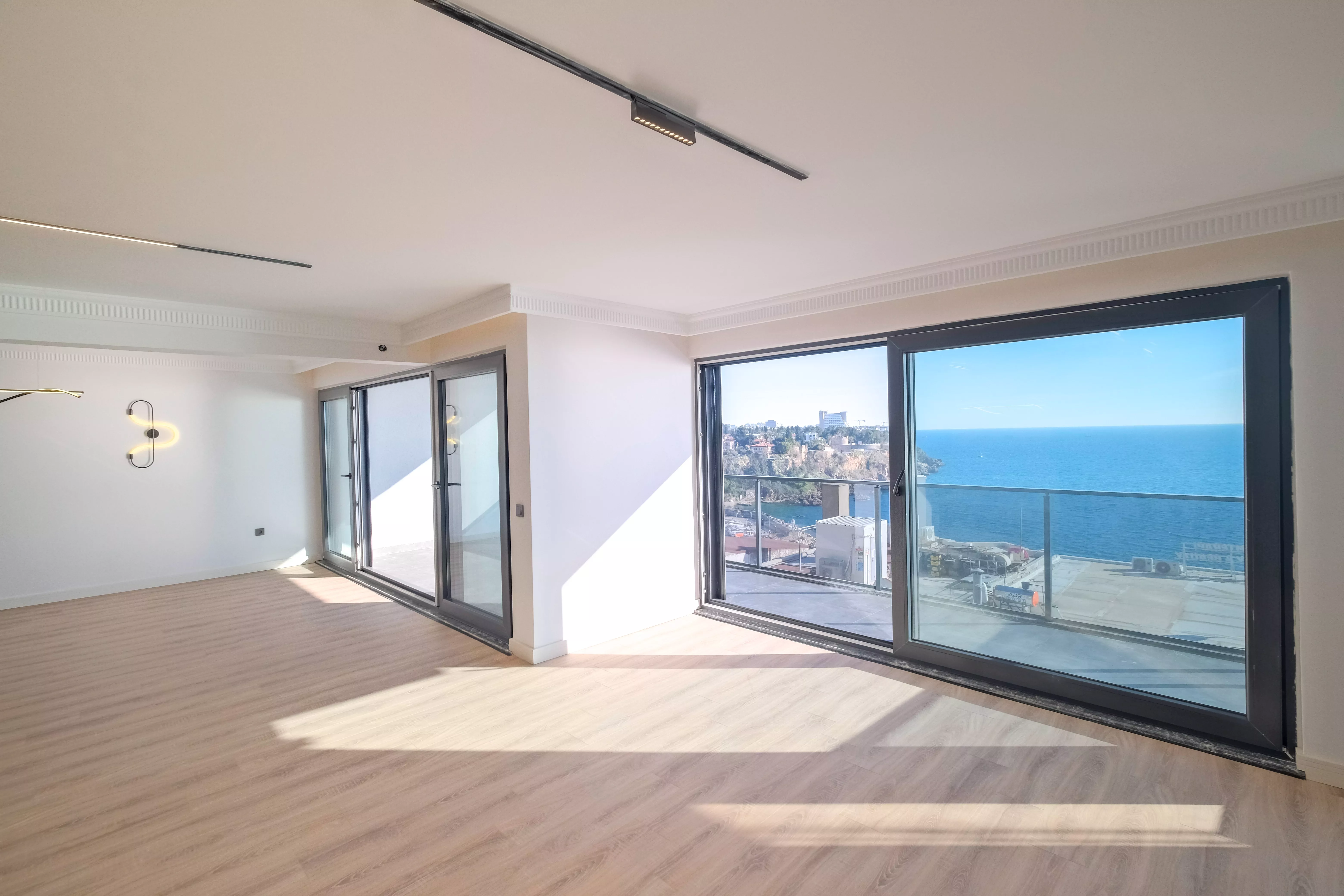 Antalya Muratpaşa Kışla'da Satılık 3+1 Lüks Daire