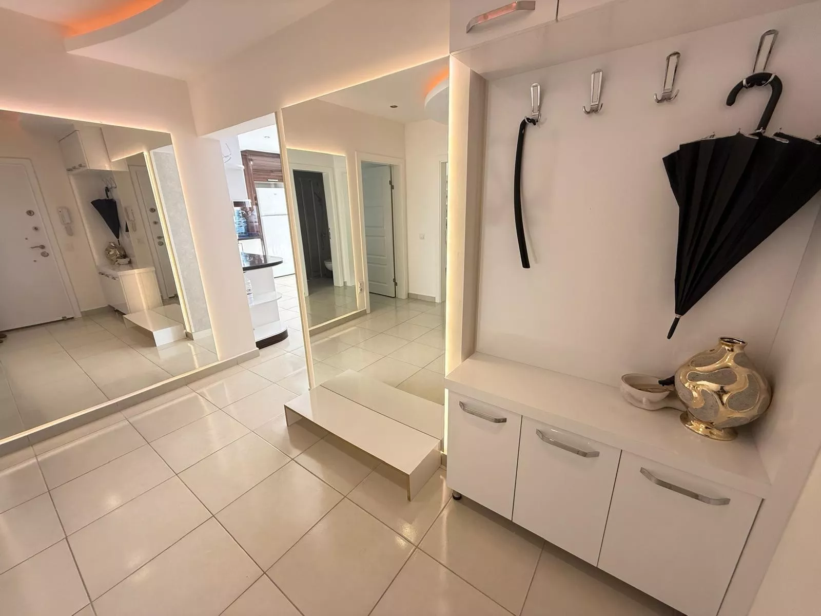 Alanya Mahmutlar’da Yerden Isıtmalı Satılık 2+1 Eşyalı Daire