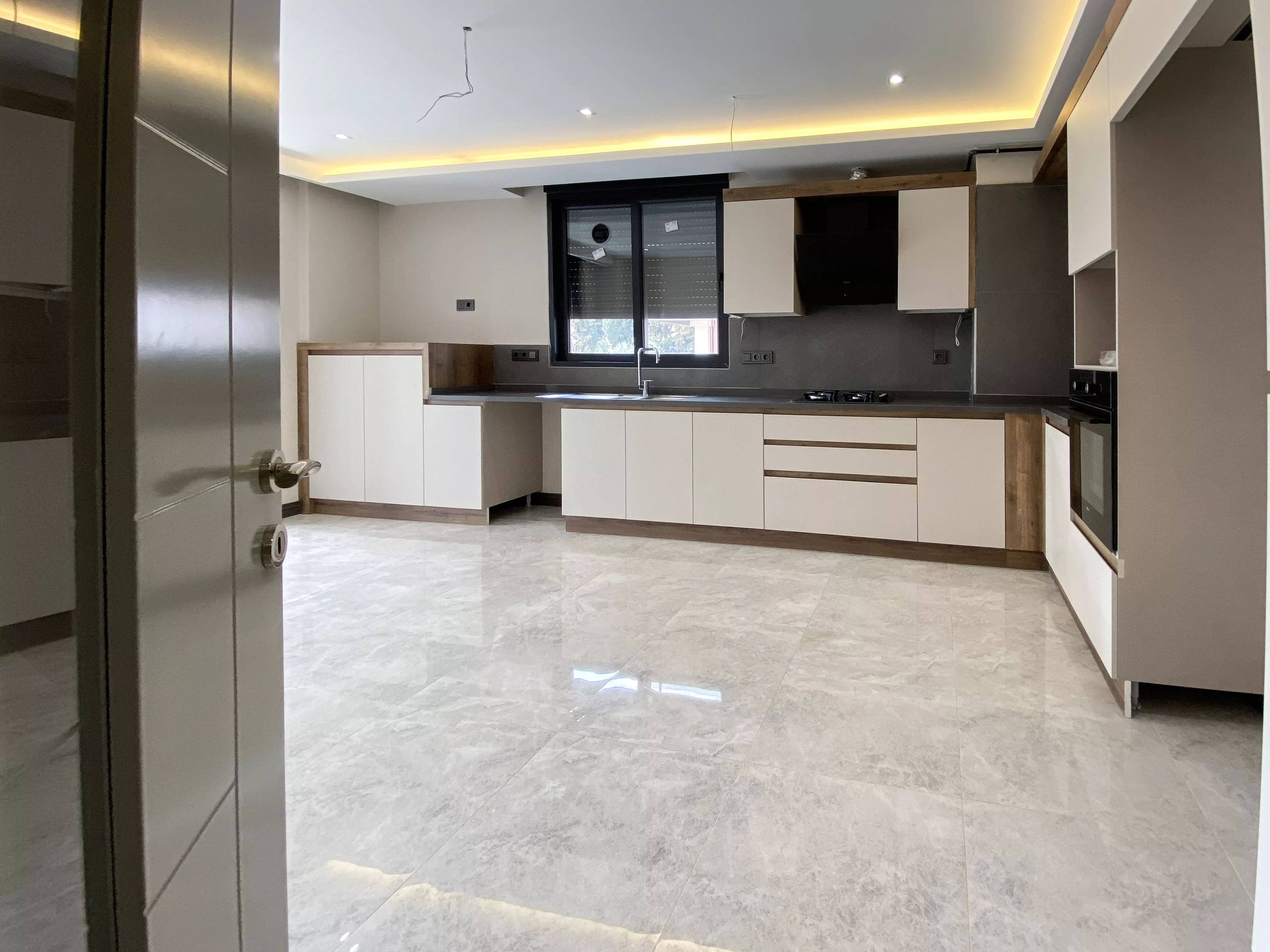 Satılık 3+1 Yeni Geniş Daire Antalya Döşemealtı