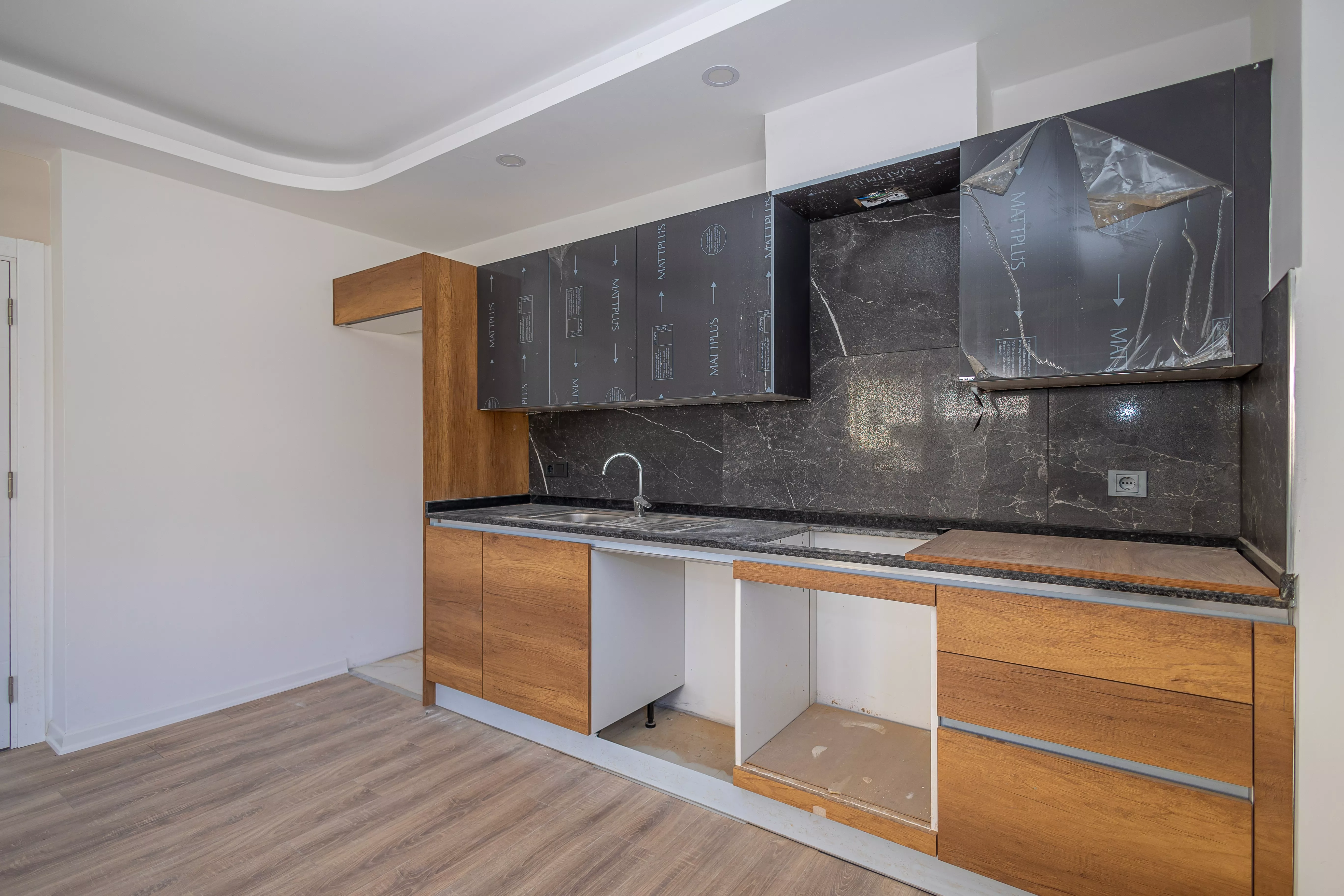 Antalya Gazipaşa’da Satılık 2+1 Daire, Havuzlu Site İçinde