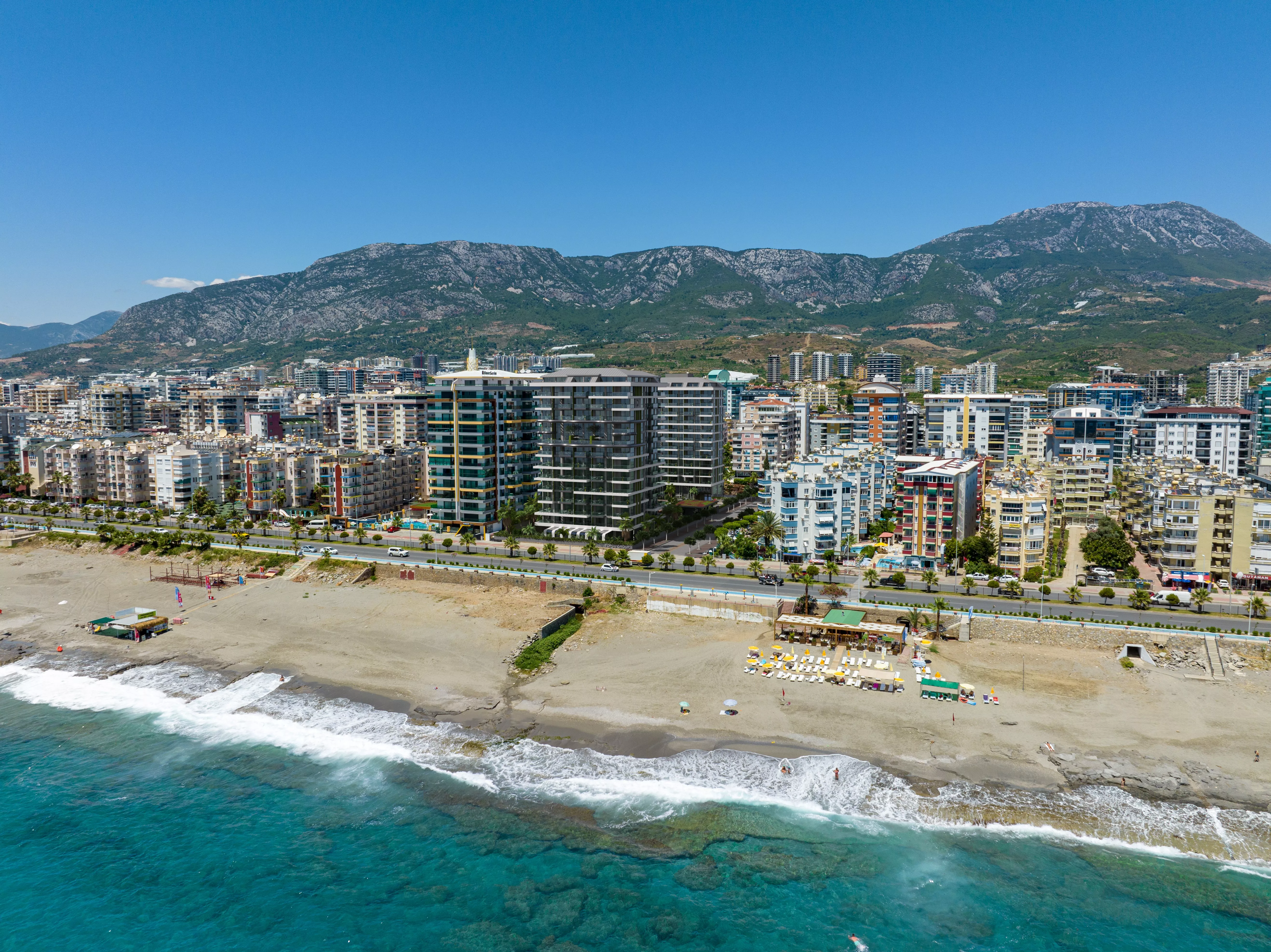 Квартира 1+1 в резиденции у моря в Алании Махмутлар