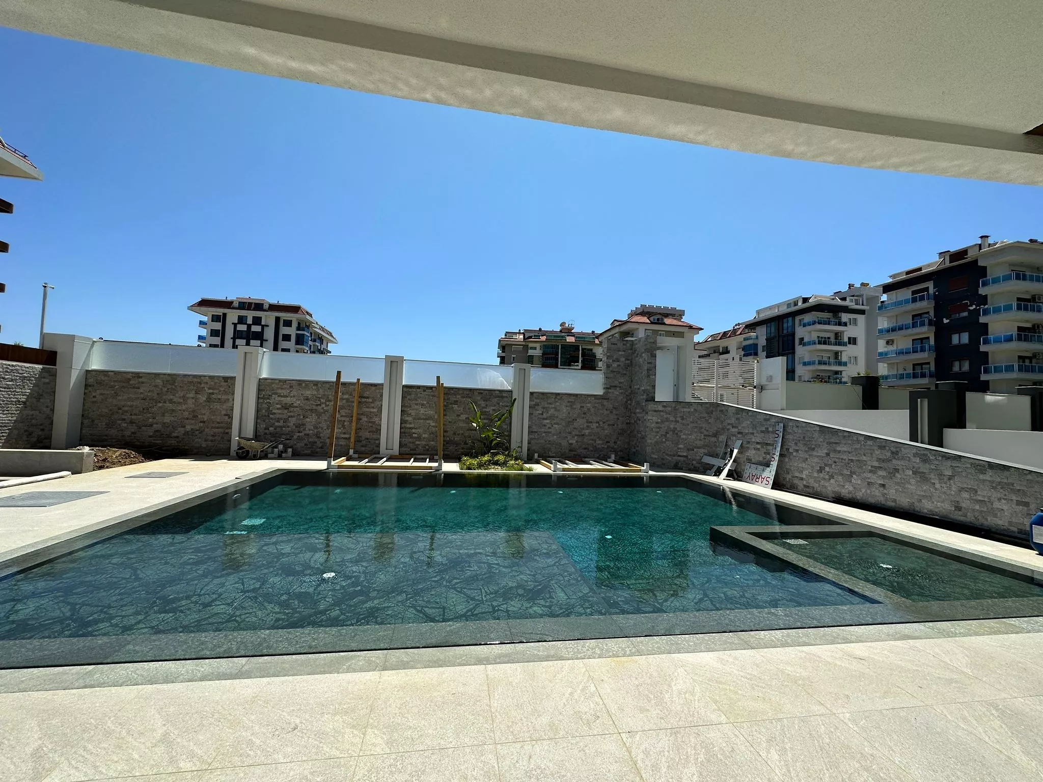 Alanya Kestel’de Satılık 1+1 Eşyalı Daire – Denize Yakın