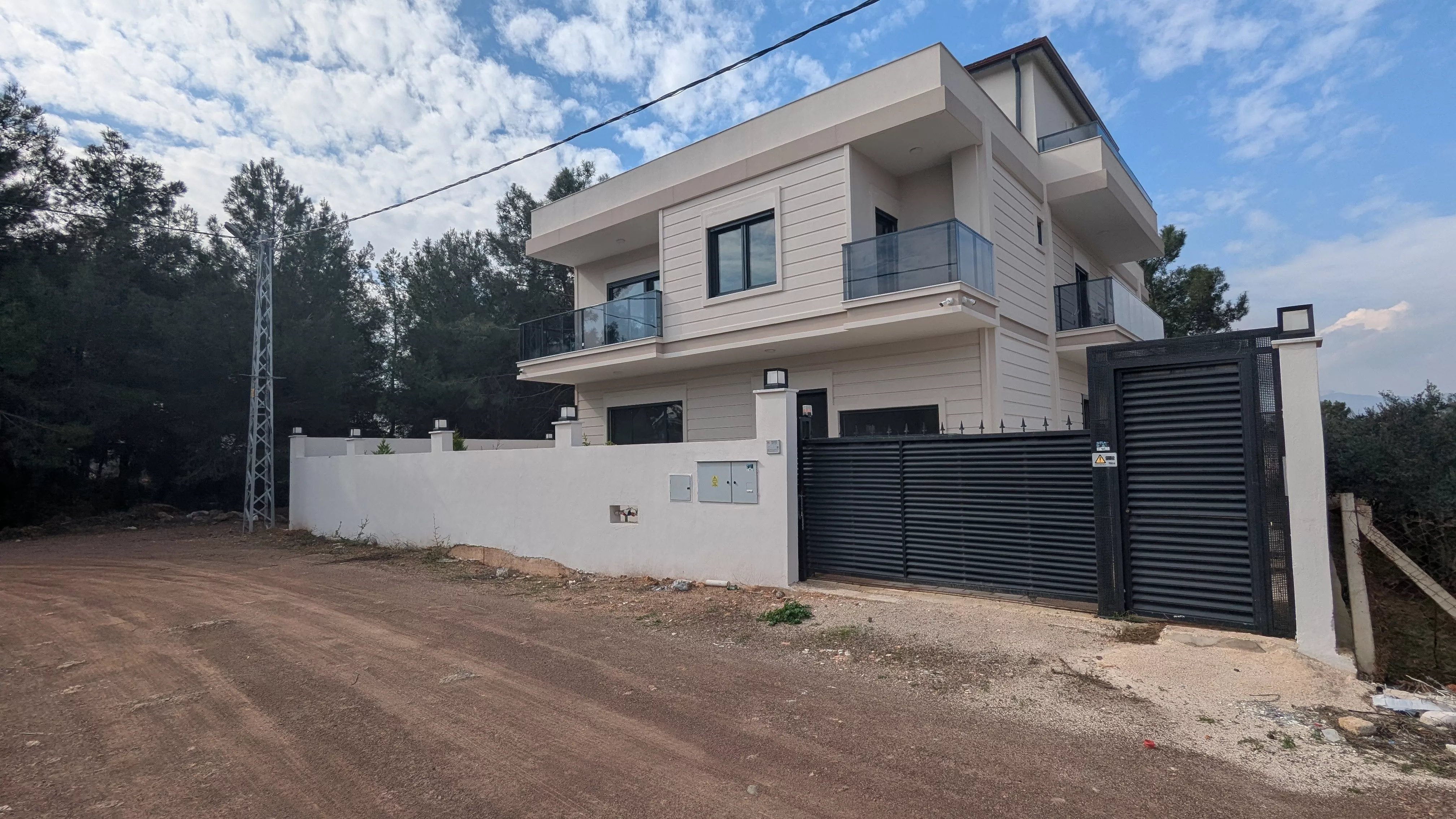 فيلا فاخرة 7+1 للبيع في أنطاليا، دوشمالتي، حي يشيلباير