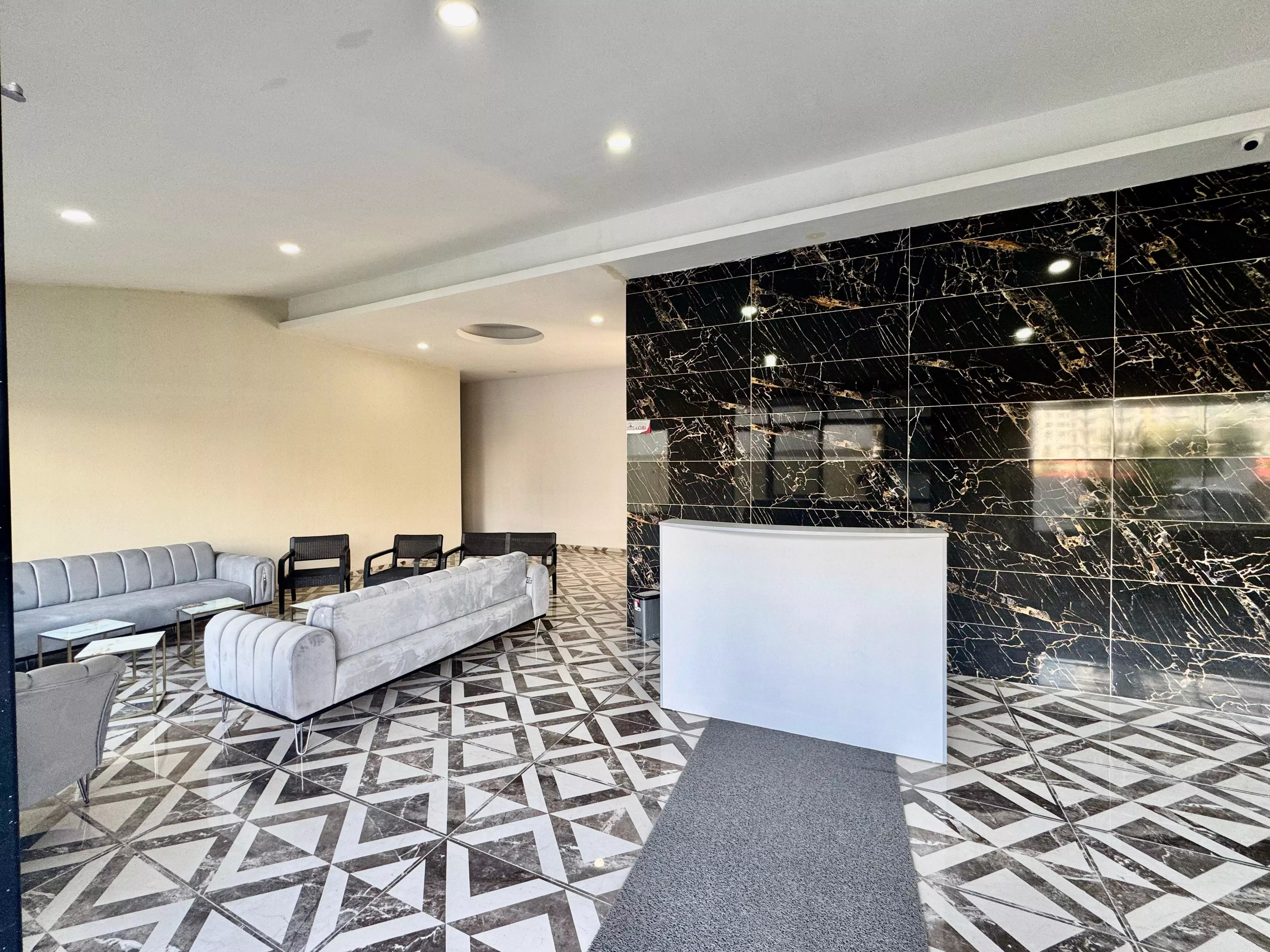 Alanya Avsallar'da Havuzlu 1+1 Satılık Daire – Eşyalı