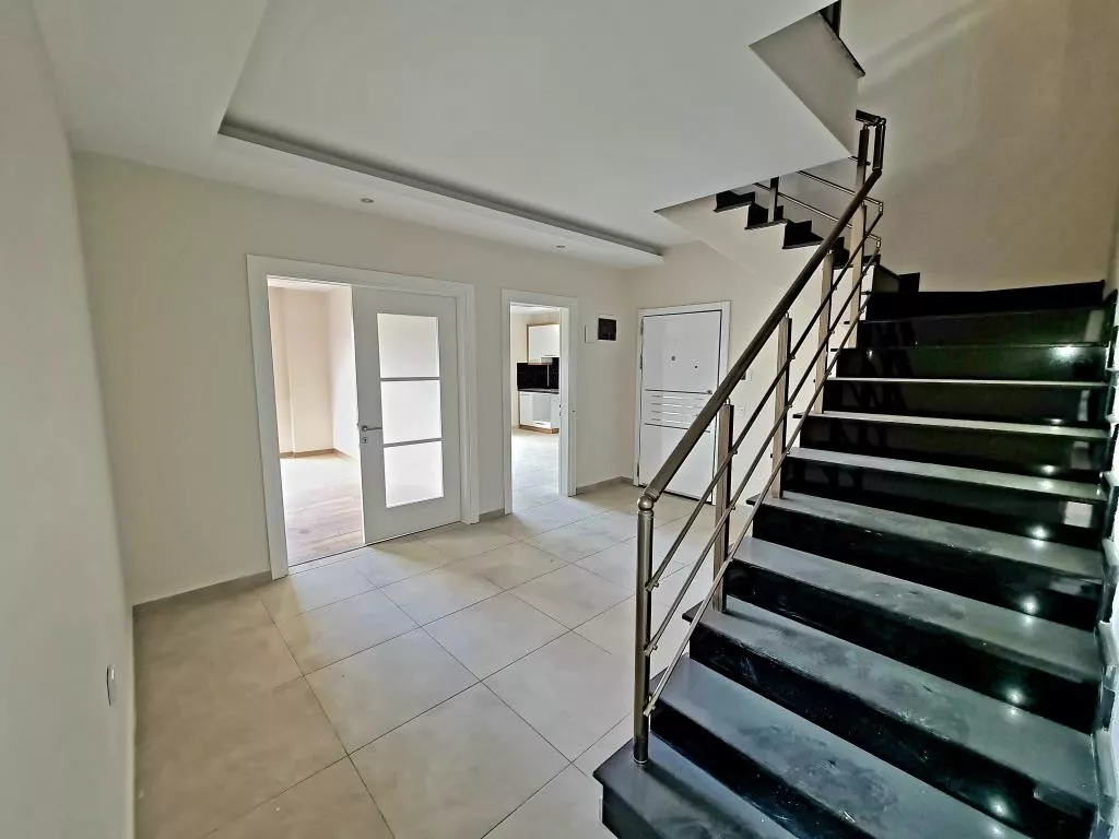 Maisonette-Wohnung zum Verkauf in Alanya Oba: 6+1, 360m²