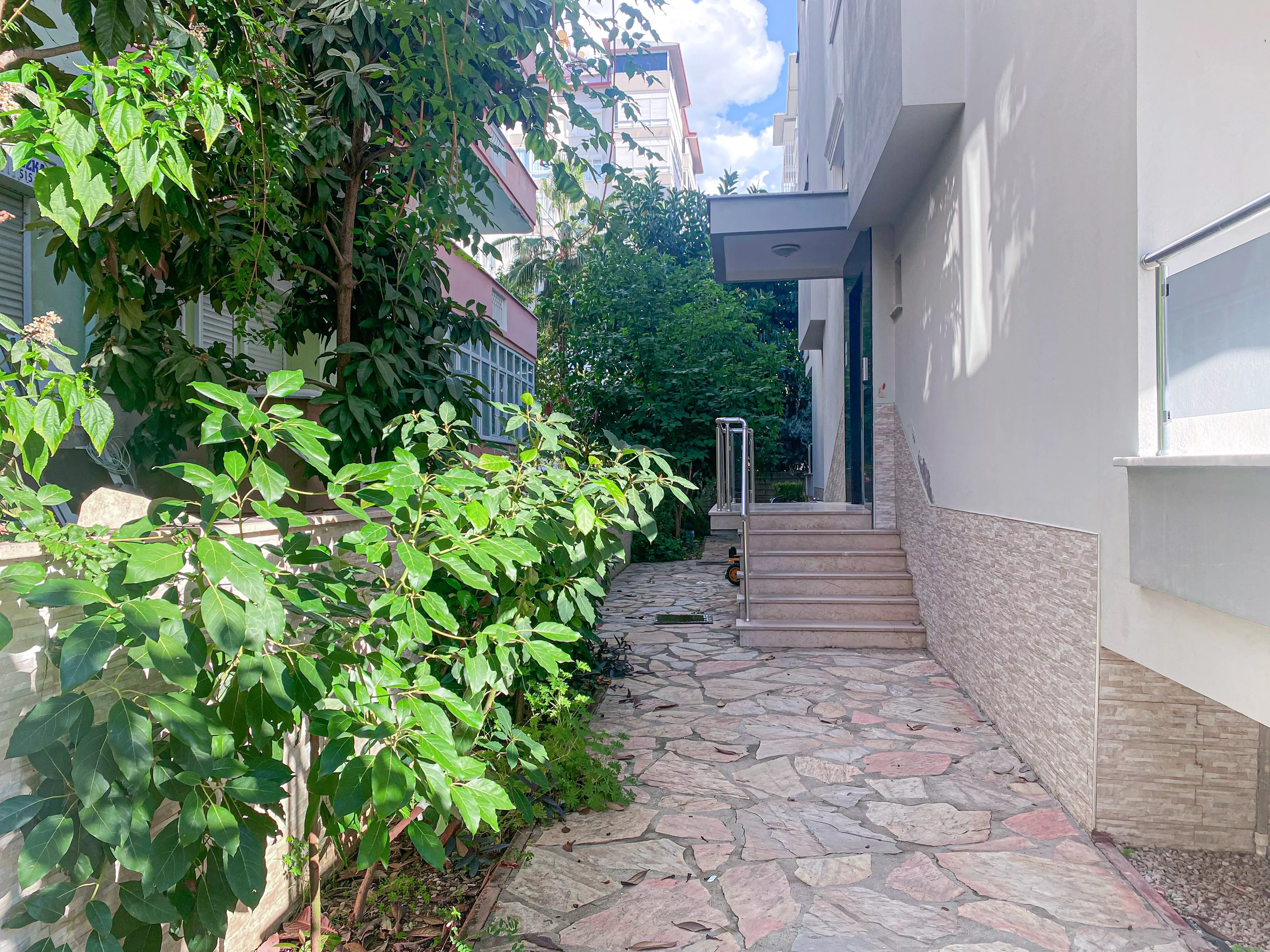 Alanya’da 2+1 Satılık Daire | Merkezi Konum ve Havuzlu