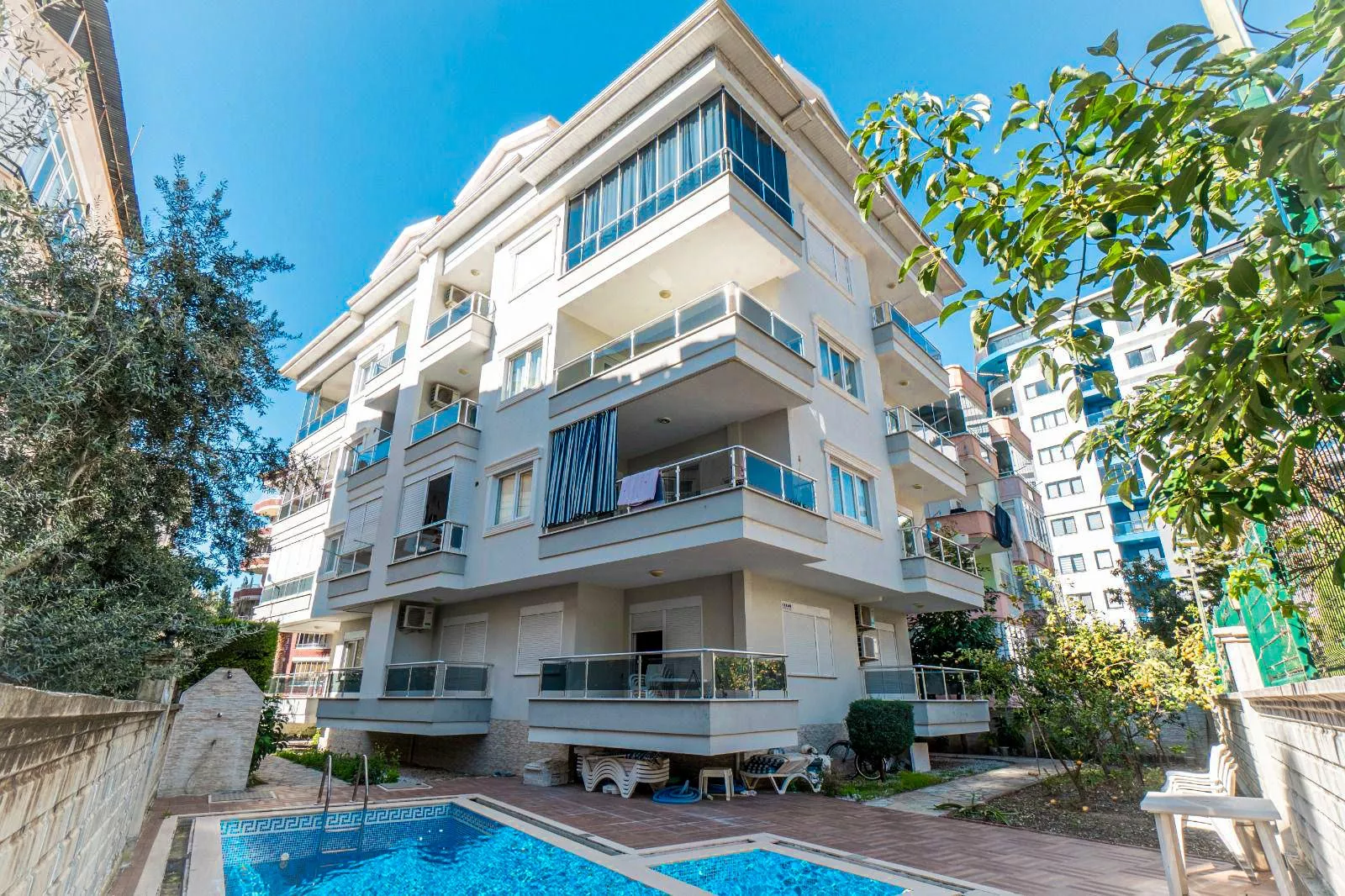 Alanya’da 2+1 Satılık Daire | Merkezi Konum ve Havuzlu